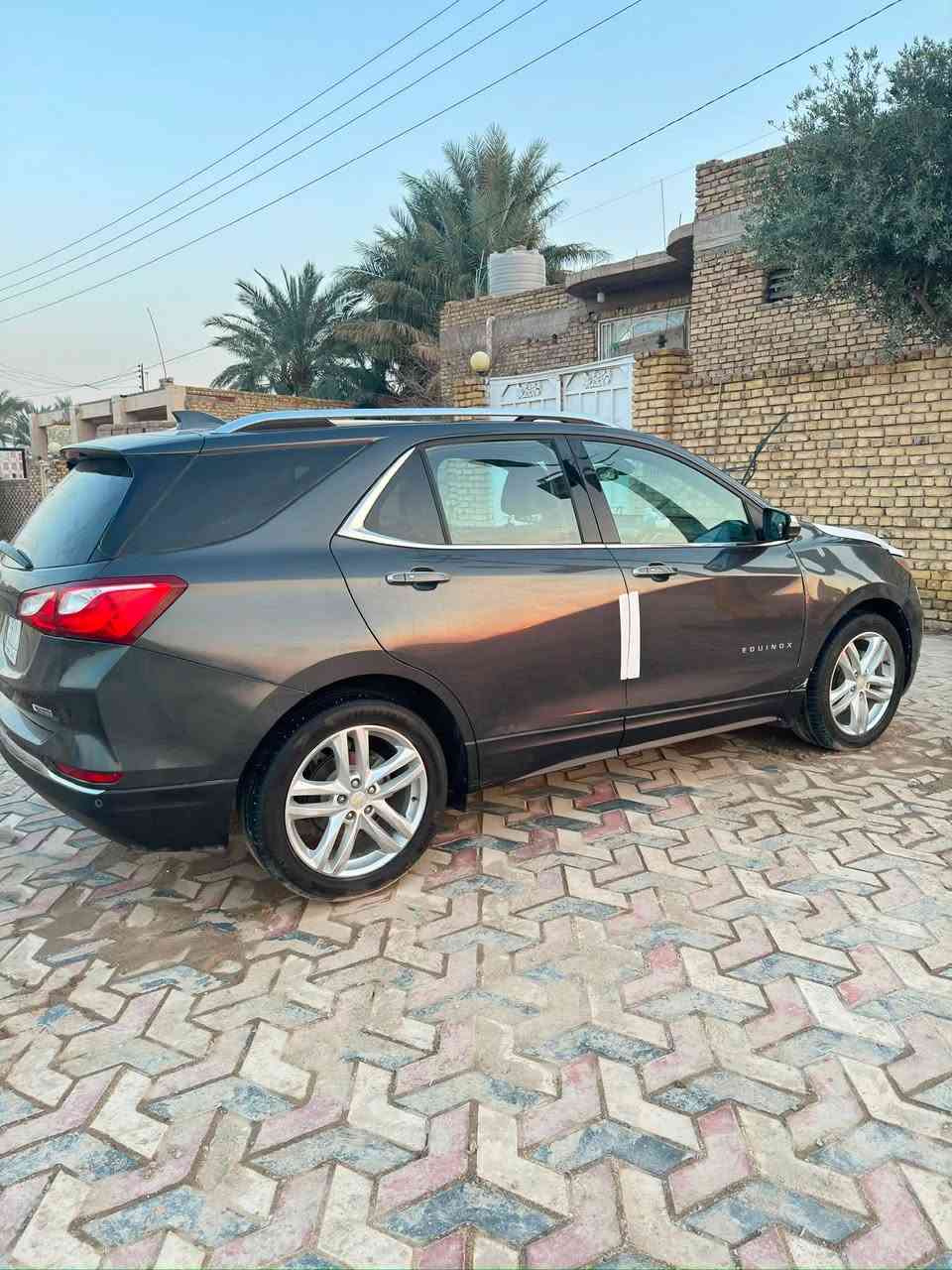 130وبيها مجال بيع او مراوس
اكوينوكس 2018 ذي قار حره ماشيه 90kmالف 
 مكينه 1.5تيربو تبديل (بنيد فقط)
 برميرر الفولل بنورامات اربع كامرات رادارات ويل 19 جلد كراسي كهرباء تدفئه تبريد ذاكرة خزن كرسي السائق وهواي
 مواصفات بعد البرمير تختلف
‎ذي قار /الشطره
***********
