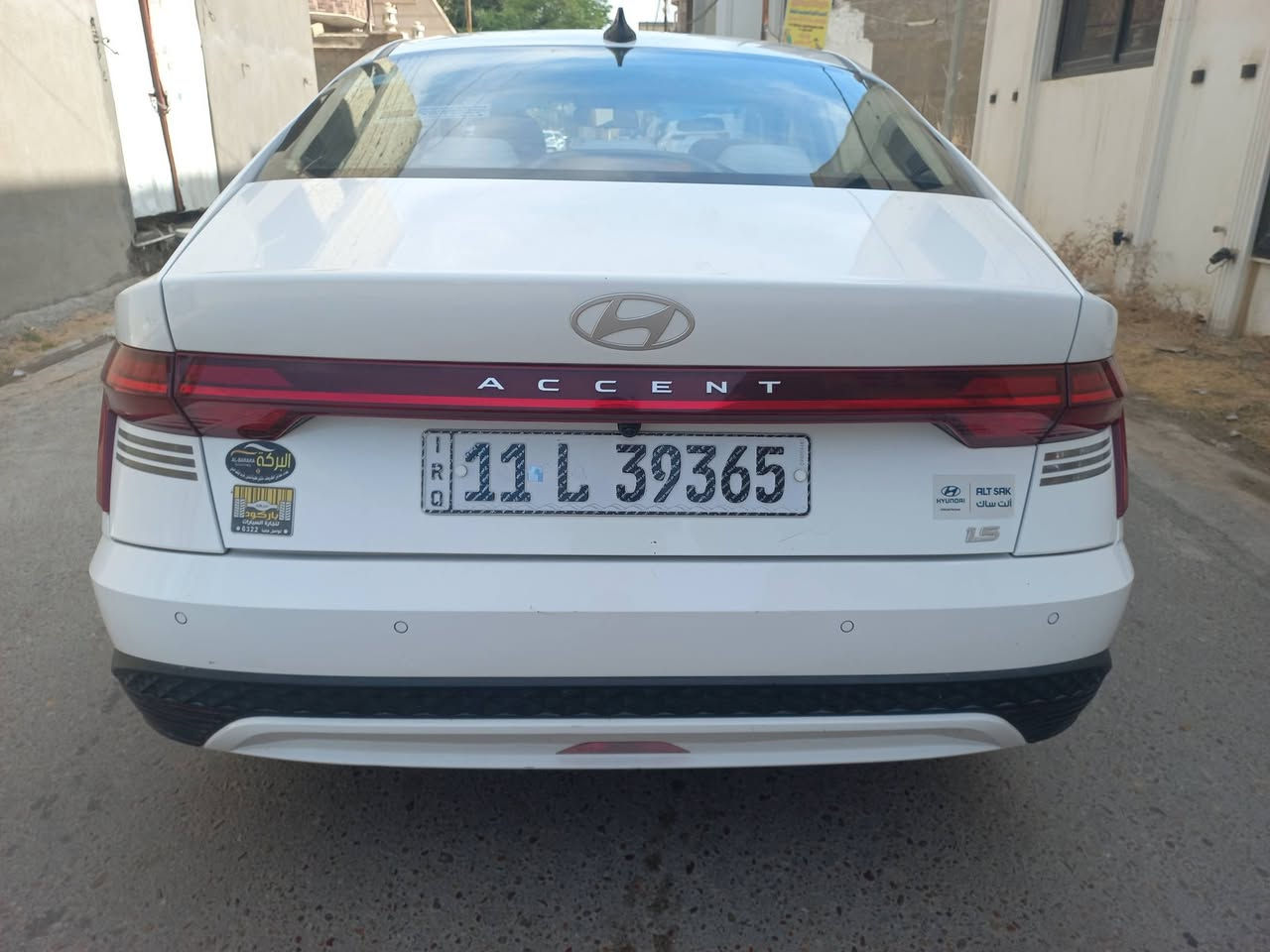 السلام عليكم ... 
اكسنت موديل ٢٤ خليجي مكفولة من الصبغ والتبديل مكينة وكير كفالة . ماشية ٨٤ الف كم السيارة فول مواصفات واضحة بالصور وسونر بالمشور بيها طخة بالباب الخلفية عكس السايق باقية ع وضعها وشخوط بالدعامية وموضحة بالسونر السعر ١٢٩ ورقة وبيها مجال بسيط مكانها بغداد ***********
