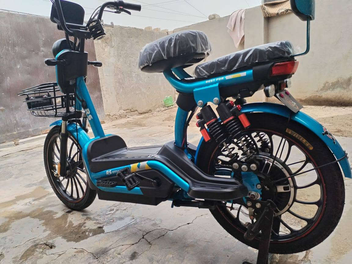 سلام عليكم دراجه شحن للبيع 
حجم 20 باتريات جدد السعر ب350 وبيه مجال بسيط 
عنوان بغداد قضاء المحمودية 
رقم الهاتف ***********كورك  اثير ‏‪***********‬‏
