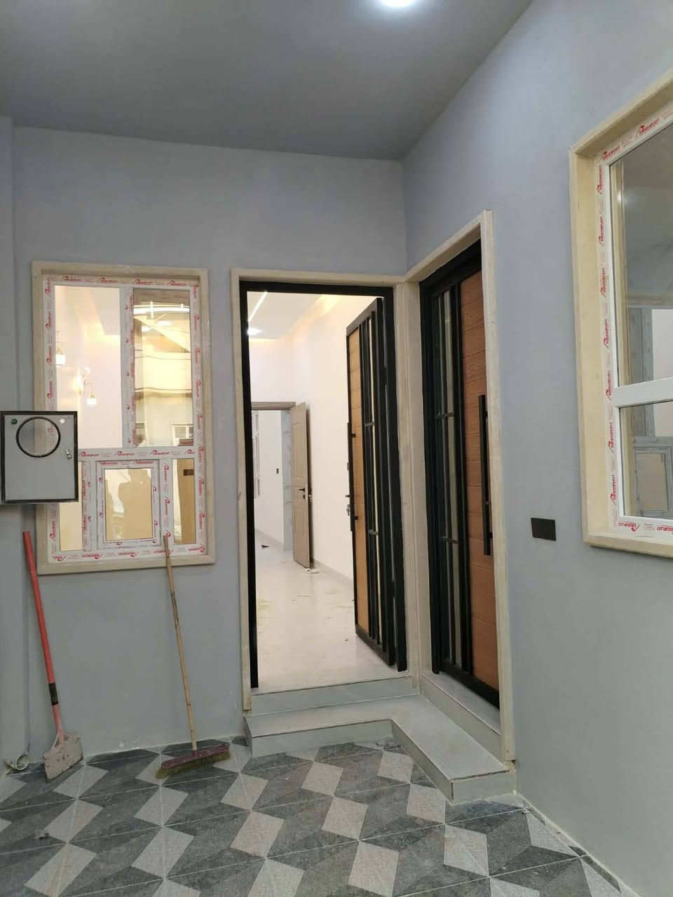 ✅السلام عليكم🌹
🏠دار حديث #للبيع  مساحه 100 متر
بناء زيروا من الطيراز الحديث تسليم #فوري
طابق واحد سند طابو #غرفه وهول #ومطبخ #ومشتملات 
✅منطقه السماح الثانيه مدخل شارع 20
 الفرع الثاني لشارع 20 قرب مدرسه الإمام الزهري 
للإستفسار الاتصال على الرقم *********** متوفر واتساب
*********** ملاحضة الدار  تابع الي وليس لمكتب عقار موصل, نينوى
