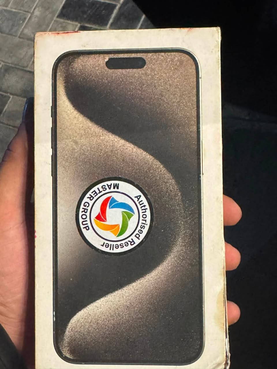 السلام عليكم
ايفون 15 pro max 
256GB
88🔋
مكفول من كلشي لا مفتوح ولا مصلح
مكاني بغداد الدورة
السعر مليون
***********
