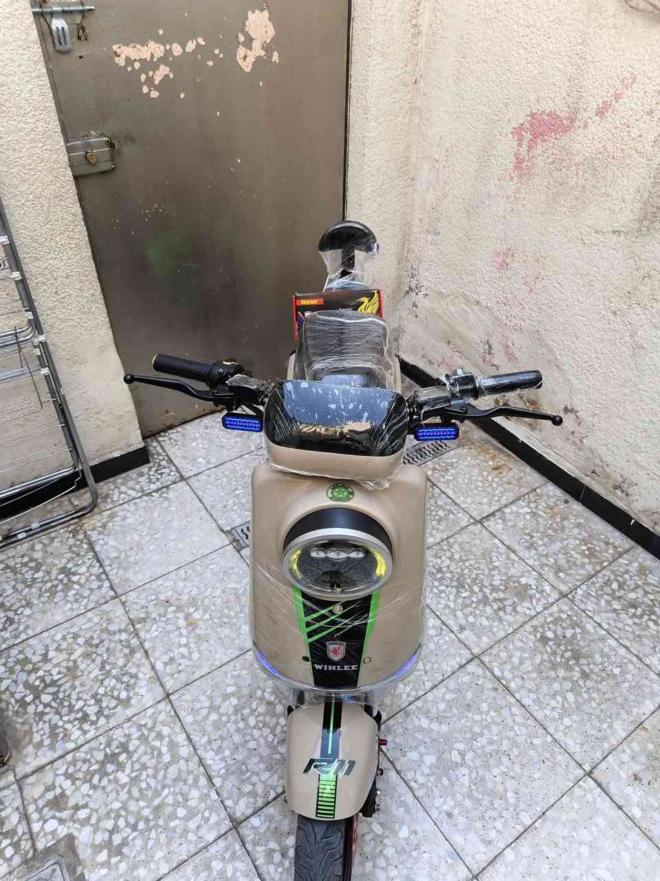 السلام عليكم دراجه شحن نوع R11 للبيع دراجه موديل 2026 اشتريتها يوم 2026/7/14/ دراجه كامله فول مواصفات بس بيها الهورن عطلان , 5 بطاريات و السرعة بالشاشه 120 بس برنامج ويس السرعة الحقيقي 70 تمشي 60 كيلو بالشحنة الواحده ملف 1800 مكتوب على الويل السعر 550 عنوان بغداد رصافه الرقم ***********متواجد على الفيس

