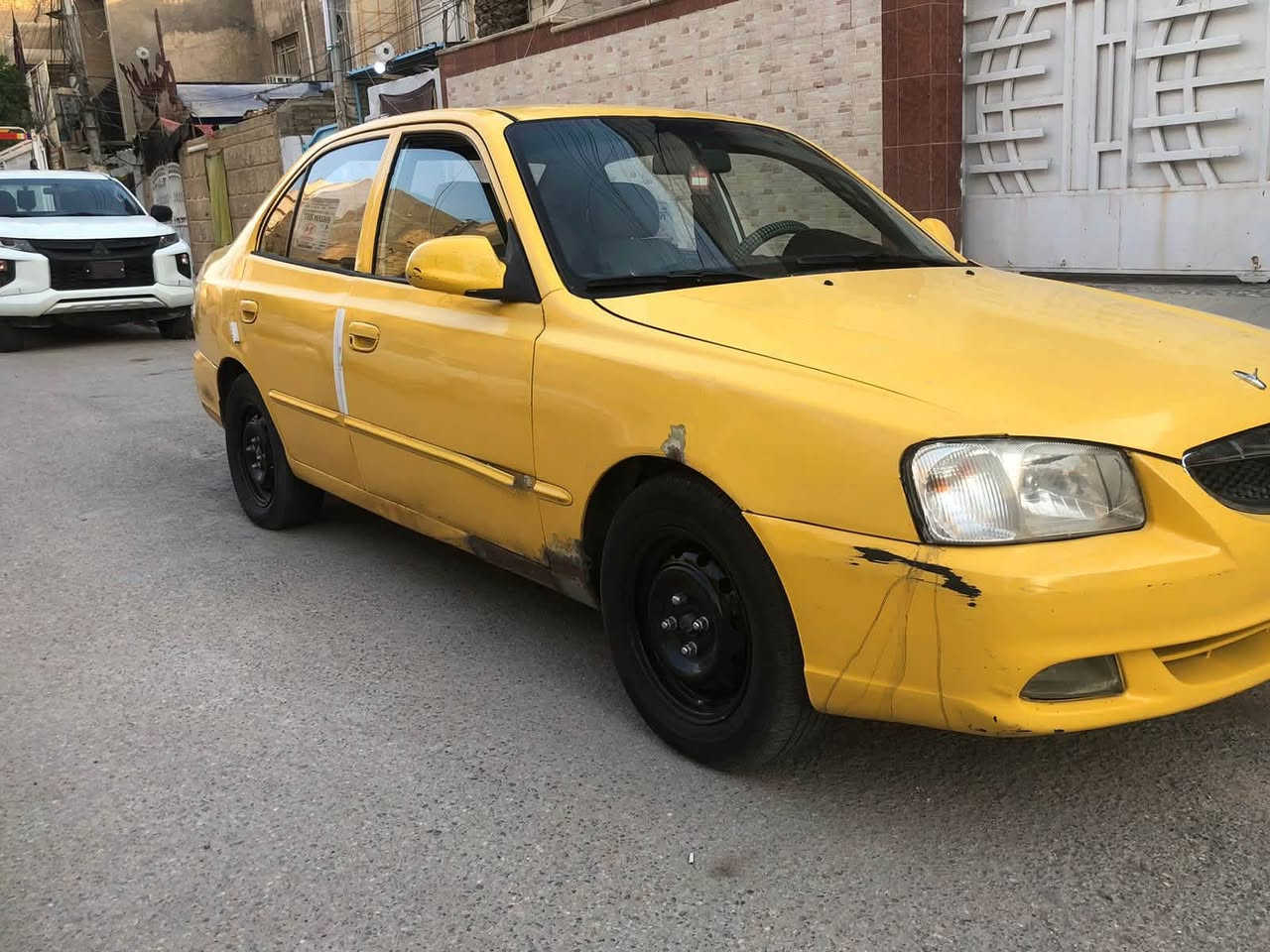 السلام عليكم فيرنا موديل 2003 رقم بغداد الماني
كير اوتوماتيك محرك 1600 سيارة حاليا متوقف 

التحويل لازم ترجع تنصبغ لون ابيض يعني خصوصي

فقط تصبغ وتحول كل شكال مابيه سنويه مامنتهبه

سيارة بيه نواقص بسيطه سعرها ب 37 ورقه 

العنوان بغداد / ألشعب / مجاور جامع وحسينية 

المصطفى/ رقمي *********** وبي واتساب.
