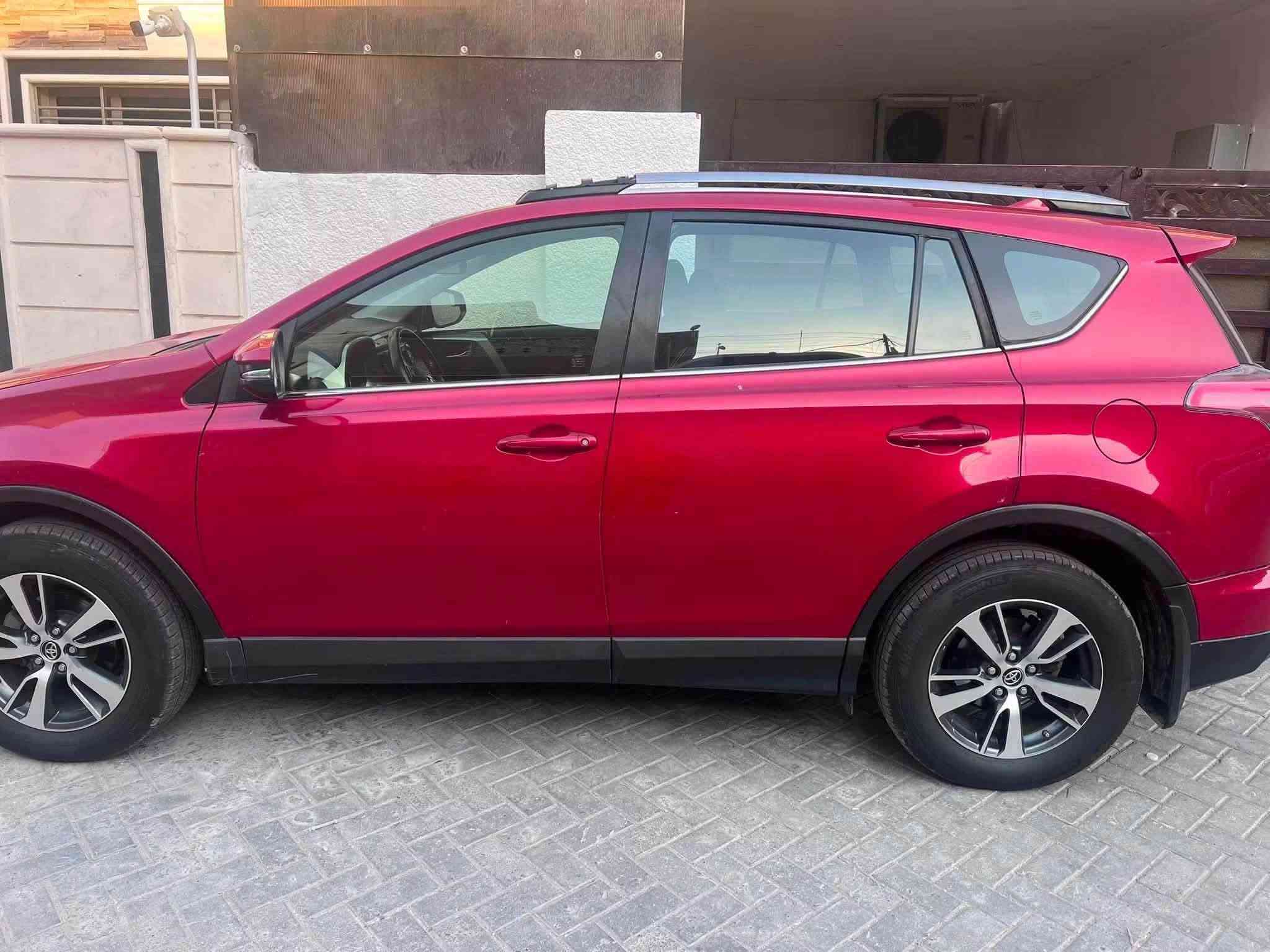 � للبيع تويوتا RAV4 موديل 2017

* الموديل: Toyota RAV4 2017
* اللون / أحمر
* مواصفات xle 
* الممشى: 134,000 كم
* الحادث: كانت حادثة جاملغ وتم تصليحها
* : إيرباك دركة + بردة مبدلات
* رقم اربيل 
مكان سيارة بغداد حي الجامعة
سعر 138 ورقة
***********

نص مكتوب في الصور:
- 2017 فول مواصفات