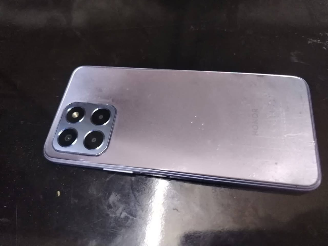 للبيع 
هونر _ HONOR X6
الذاكره 128 كيكا ....
الرام 6 + 6 .....
البطاريه 5000
شاحن تايب سي يدعم الشحن السريع ....
دبل سيم كارت بصمه صفح + بصمه وجه ....
الجهاز جديد بس بي فطر بلمس ماماثر  وحيل نضيف مال بيت بدون اي عيب...
السعر 90الف وبي مجال لشراي َ...
العنوان // مسيب حي العسكري***********

