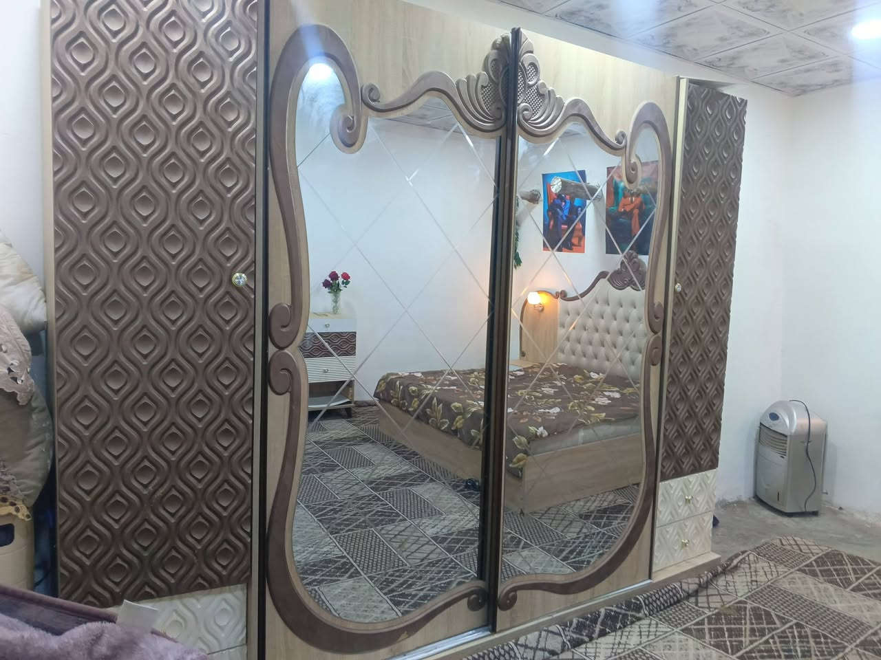 السلام عليكم غرفه نوم ملكي نضيفه كلش بسعر مناسب رقم الواتساب ***********
