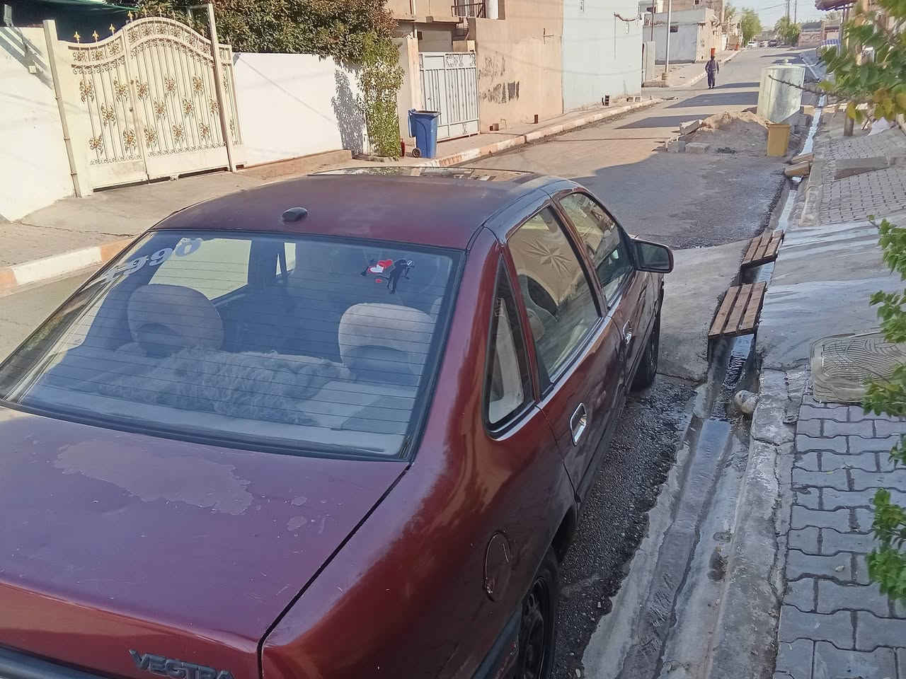 سلام عليكم اوبل فيكترا للبيع موديل 1990محرك حجم 20   بيه كرير عام رقم سليماني سعر 32مكان طوز ***********بس خابر على الاتصال
