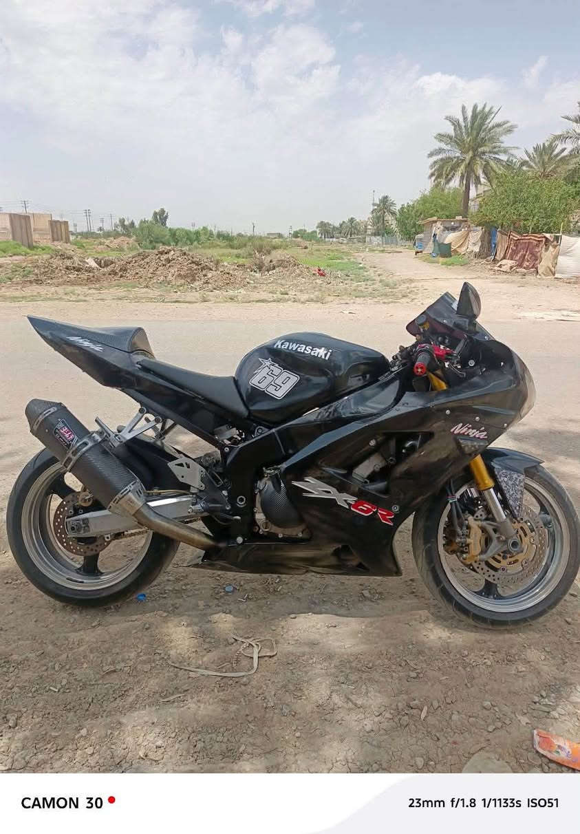 سلام عليكم كاوسكي 2004 636 للبيع 
دراجه مثل لبصور واحله بعد دراجه جديده ومكفوله
مكينه ناعمه بلاديه عليها قنبوره وياله نكيل صالنصه اصليه كاربون الشراي يتصل  ‭. ***********‬.  مكاني ديالى

نص مكتوب في الصور:
- CAMON 30  23mm f/1.8 1/662s ISO51
- CAMON 30
- 23mm f/1.8 1/1133s ISO51
- CAMON 30 23mm f/1.8 1/17s ISO6353