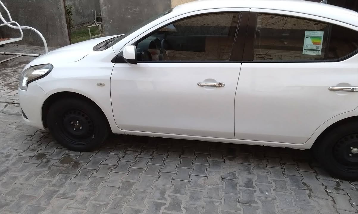 سلام عليكم سيارة نسيان سني هندي بليتة زركة مديل ٢١ ماشية ٧٤ حقيقي مال بيت شرط التحويل بدون وكالة سنوية جديدة هزة بعدها  جديدة ماساقطة شوف السونار مالها اقتنع يلة تخابر بيك خير ودلل 
السعر ١٠٥
العنوان بغداد المحمودية 
***********
