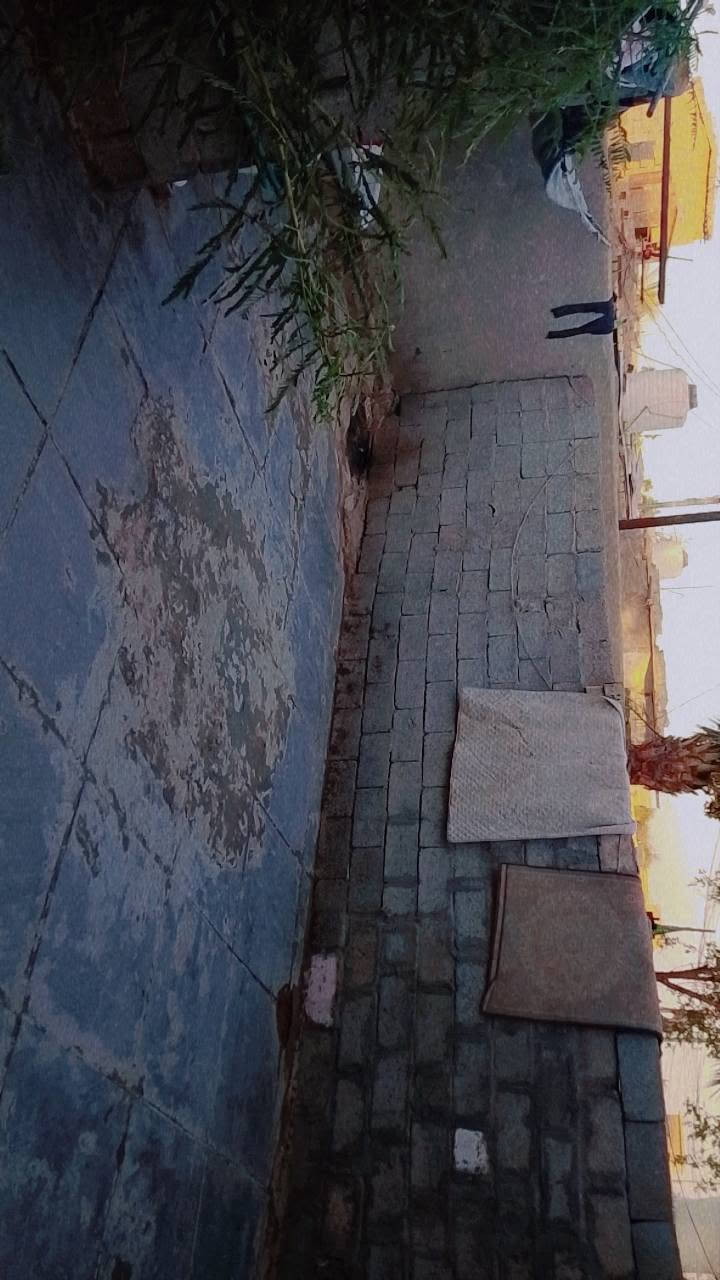 السلام عليكم بيت للبيع 100متر عكاده بي قرفه 6ب4 ومطبخ 3ب4 تبليط بل باب دوانم غرب شارع السوانم ‏‪***********‬‏ سعر 11وبي مجال
