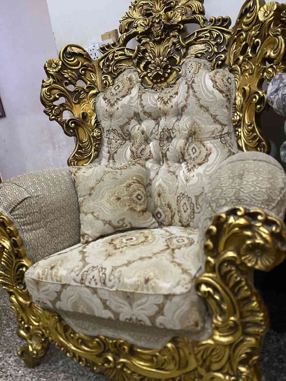 كنب ملكي • ١٠ مقاعد • نظيف