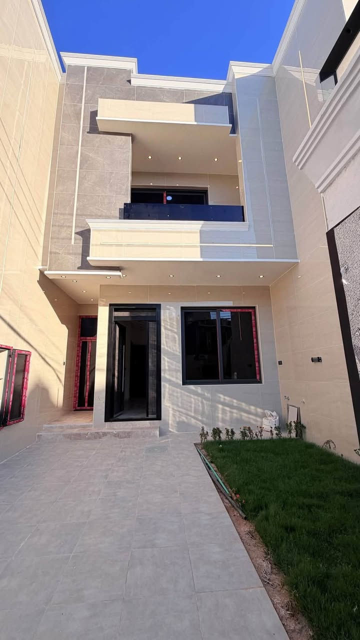 دار للبيع 150 متر  🏠
📍 الموقع: حي الجهاد – ديوان المخابرات،قرب شارع 60.

بناء حديث 🏗️ 2026 غير مسكون 💯🔹 يتكون من: • كراج وحديقة  🌳صالة.ومطبخ 🍳

• 5 غرف نوم 🛏️.  • منؤرين  ☀️ . • و 3 حمامات 🚿

📞 للاستفسار والاتصال أو واتساب: *********** 

مكتب السلطان  للعقار
