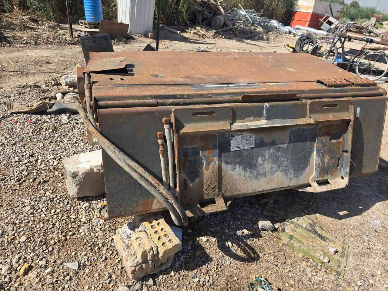 للبيع  مكناسه جهاز لل شغل  السعر 12 ورقه مكان واسط الصويره  الرقم***********

