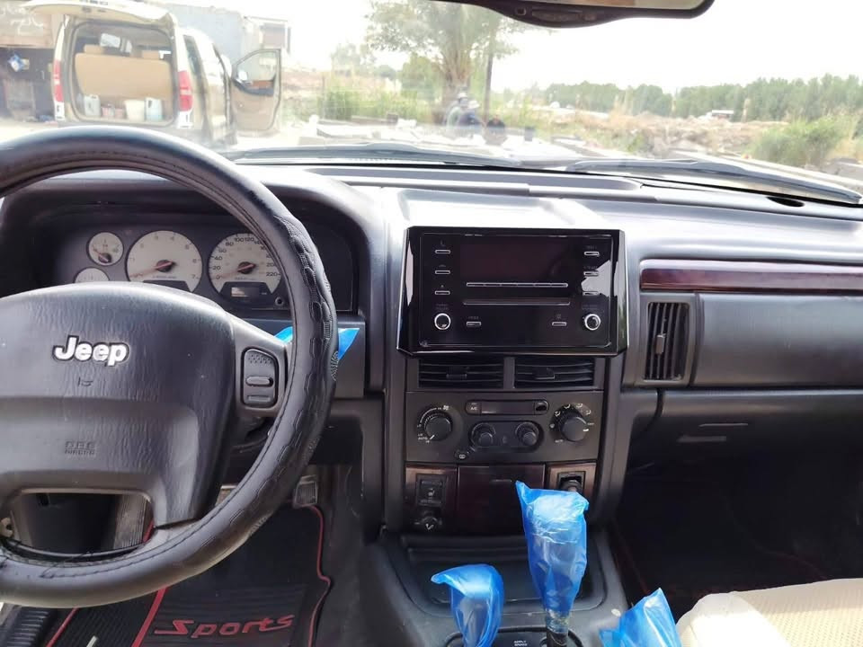 جيب شيروكي • ٢٠٠٢ • رقم بغداد