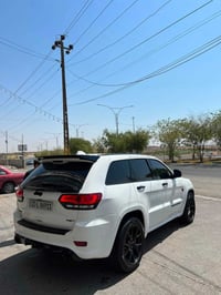 لاريدو SRT • ٢٠٢٠ • بدون صبغ