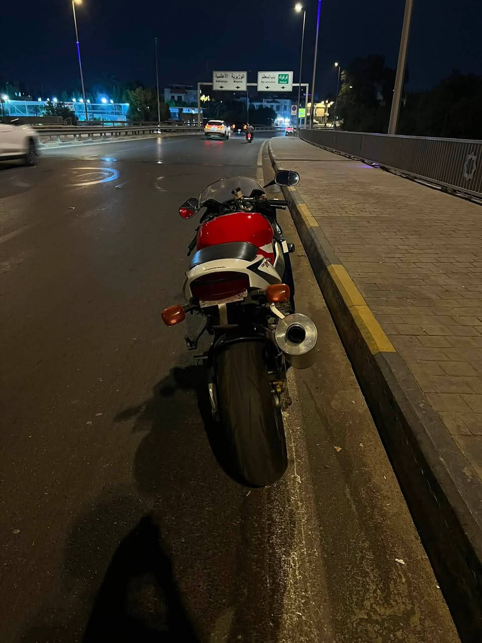 دراجه هوندا CBR 929 موديل 2001 للبيع 
دراجه اتخبل ونظيفه تاخذها ربع دينار متصرف عليها                            
الدراجه ماشيه 60 الف وبحاله الوكاله فوول نظافه 
السعر 42 وبيها مجال
الرقم *********** واتساب
