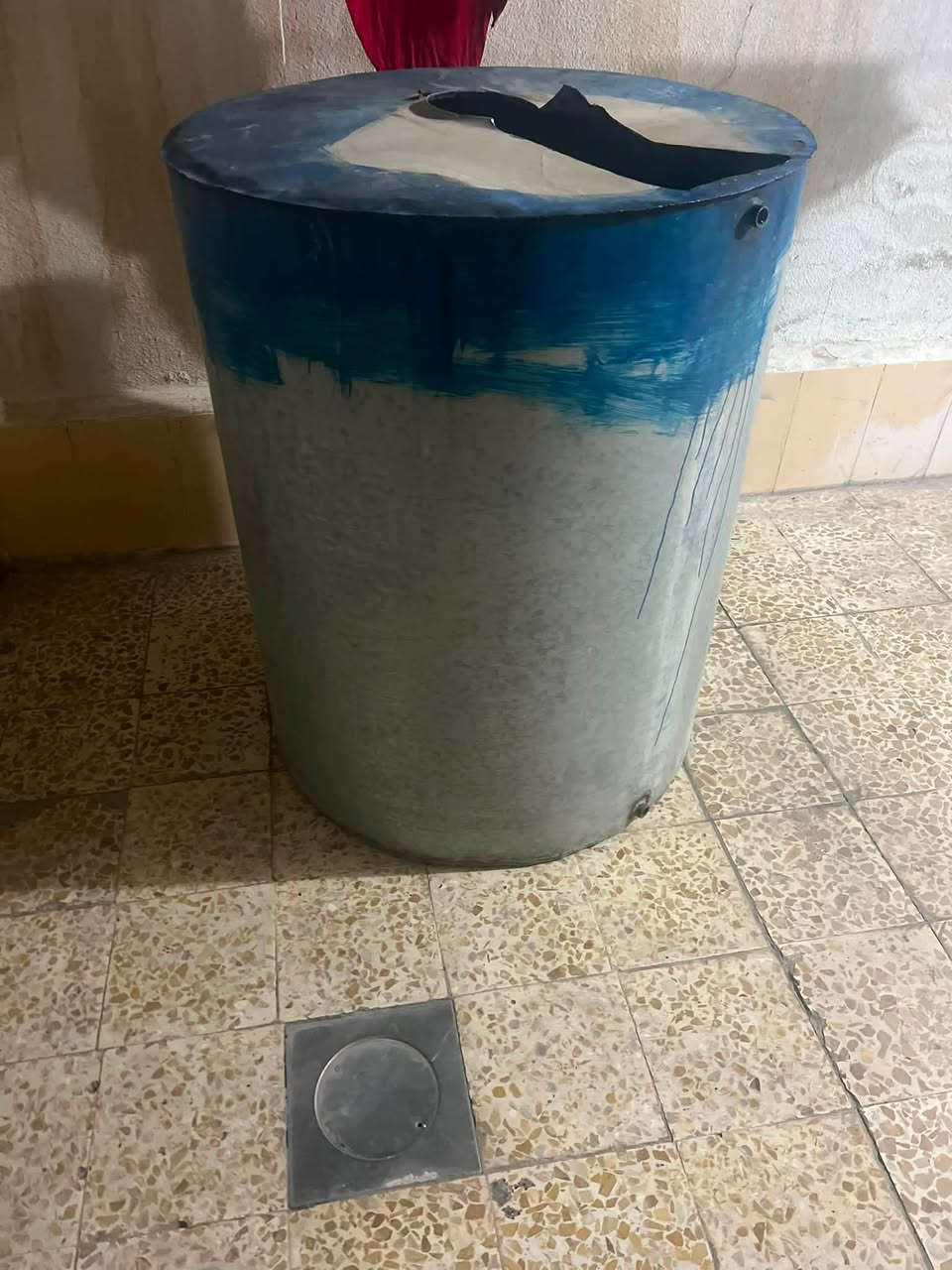 تانكي للبيع 
حجم 1000 لتر 
بدون زنجار 
فقط هذا فتحه من فوك سويناها حتى ينشد طواف  
سعر 50 الف 
***********
