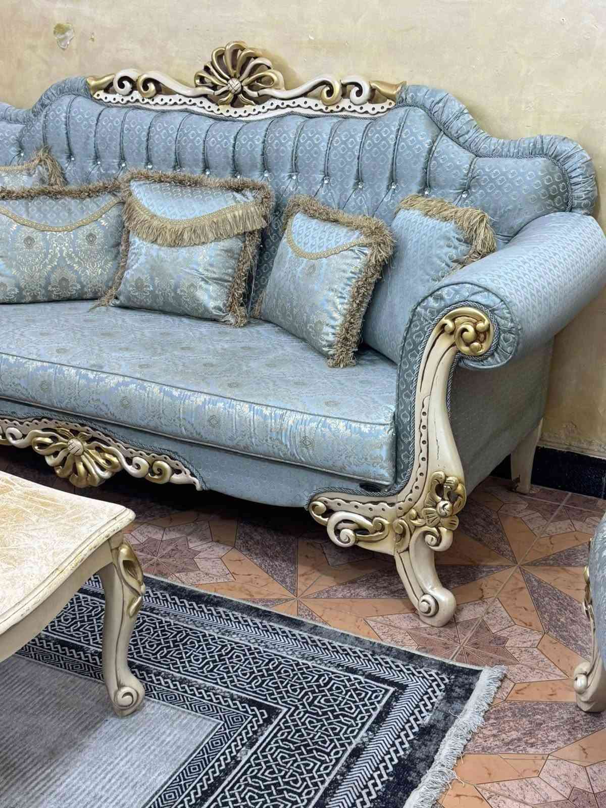 تخم زان تركي ماركة ١٠ مقعد مع ميز وسطي اخو الجديد ولا غلطه ***********

