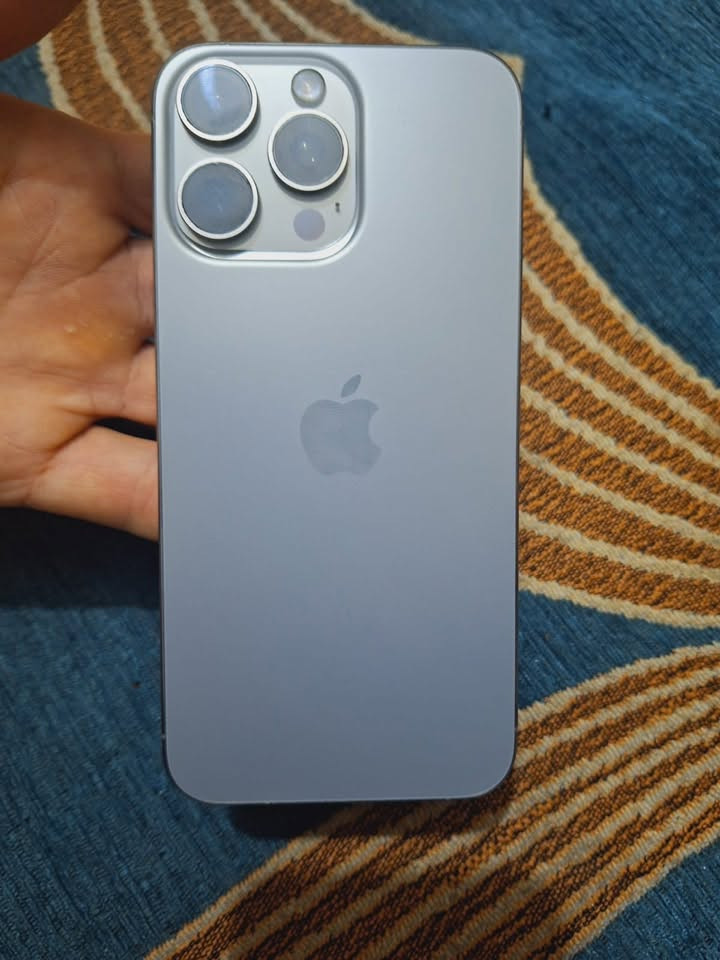 Iphone 15 Promax (ماستر شرق اوسط) ، وتر بروف ما مفتوح
السلام عليكم عندي ايفون 15 بروماكس(ProMax) ذاكرة 256 
، (يقبل خط سيم كارت + Esim) , ماستر شرق اوسط AAA (لا تقارنه بالبالة الي مفتوح ورافعين بطاريته وهو موجود باغلب المحلات) ، لون التيتانيوم المميز 
-جهاز وتر بروف ما مفتوح بي برغي ، نظيف جدا شخط واحد مابي واذا تريد صور اضافية راسلني واني حاضر
-كارتونته الاصلية موجودة (وبيها رقم IMEI مالته وكل شي اصلي) + انطيك وياه سلك
-بطارية 84% حقيقية ما ملعوب بيها ، نزولها بطيئ (مدة امتلاكي للجهاز 10 اشهر  خلالها نزلت فقط 4‎%‎ وعندي وصولات قديمة بهل شي)
السعر 990 الف وبي مجال بسيط مال جيه
المكان بغداد - حي الجهاد ، تفضل يمي وكلب الجهاز على راحتك منا للصبح
للتواصل او استفسار *********** موجود واتساب او رصيد
