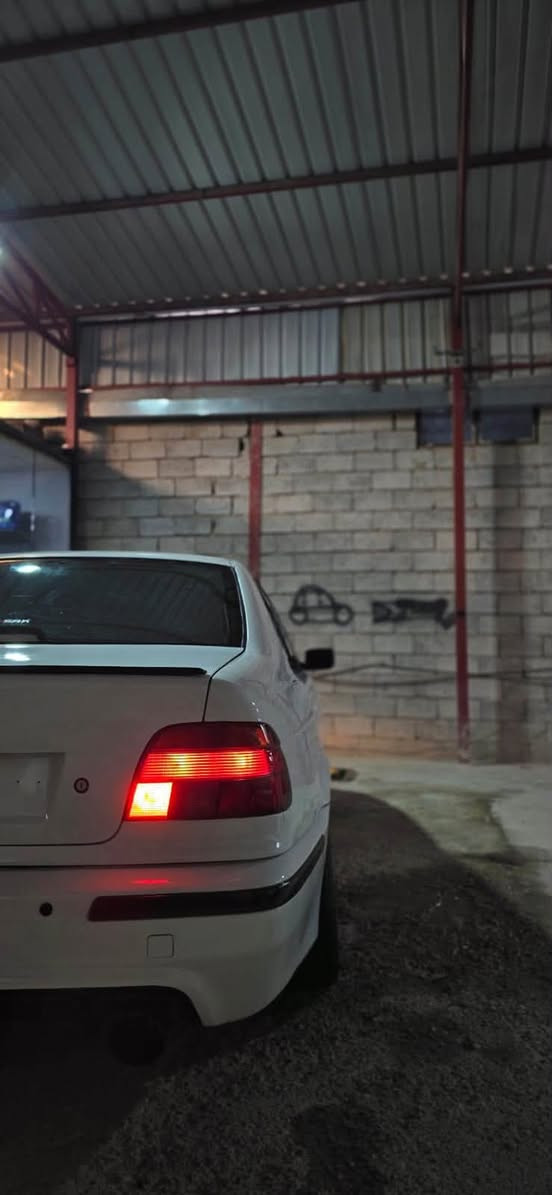BMW 528i 1997
محدثة 2000
داخل اسود جلد كهرباء
سلايد روف
بردة خلفية كهرباء
4 بردات ابواب وياها بردات 7 تعتيم
تبريد قطعتين 
سقف روز رايز 
ارضيات روزلاين
زرع عدسات لايت
صدر امامي خلفي جديد فقط المشط نص عمر
تخم تاير جديد + فلنجات خلفي رياضي
ويل 17 M اصلي مو تجاري
باتري جديد
كهربائيات مابيها نقص كلشي شغال
كفالة من الخياس والضربة
صبغ عام جمالية
رقم بغداد انكليزي بأسمي تحويل وين ميعجبك
تفاصيل سيارة الباقية بالصور 
الي يحب يتواصل واتس اب او فيس
قابل للمراوس حسب قناعة
عنوانها الراشدية حي القدس 
***********
