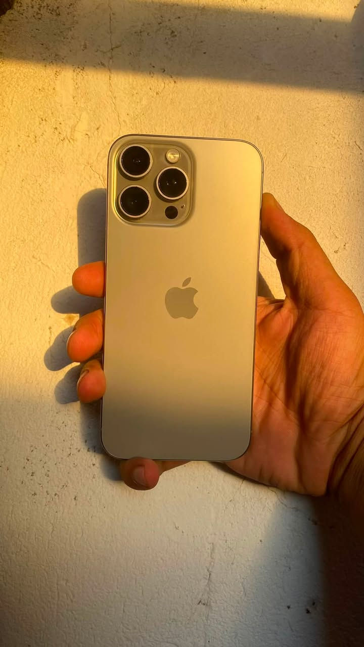 السلام عليكم
ايفون 16 برو ماكس 16PRO MAX ذاكره 256 بطاريه 92 شرق اوسط كامل ملحقات لون تيتانيوم للبيع او مراوس بـ1325 وبي مجال بسيط مو شراي لاتكسر بحلال العالم تريد تتعامل بلخاص 
العنوان الديوانيه حي العسكري ***********
