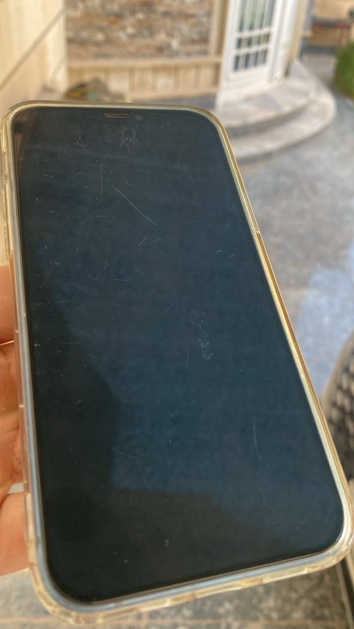 آيفون 12 

بلادي كله لاداخل صيانه ولامفتوح نهائياََ

استخدام شخصي صارله 3سنوات عندي

 بلادي بس بي شخوط بشاشه بسيطات موضحات بصور

بطاريه 74 شرط قطاره بل شحن 

ذاكره 64

سعره 280

اخوان جهاز بلادي ع أيدي مو من ذني التعبانات

الشراي يتصل او يدخل خاص ***********

نص مكتوب في الصور:
- ٤:٤٣
- حالة البطارية والشحن
- رسالة مهمة حول البطارية
- حالة بطارية هذا الـ iPhone متدنية جدًا. يمكن استبدال البطارية عن طريق أحد مزودي خدمة Apple المعتمدين لاستعادة المستوى الكامل للأداء والقدرة.
- العثور على خيارات الخدمة...
- الحد الأقصى للقدرة
- ٧٤٪
- هذا قياس لقدرة البطارية مقارنة بقدرتها عندما كانت جديدة. قد تتسبب القدرة المنخفضة بتقليل ساعات الاستخدام بين عملية الشحن والأخرى.
- أقصى قدرة للأداء
- ستساعد الأنظمة المضمنة في النظام والمكونات في تخفيف آثار الأداء التي قد تلاحظها أثناء التقدم الكيميائي في عمر بطارية iPhone.
- شحن البطارية المحسن
- للحد من استنزاف عمر البطارية، يتعلم الـ iPhone من
