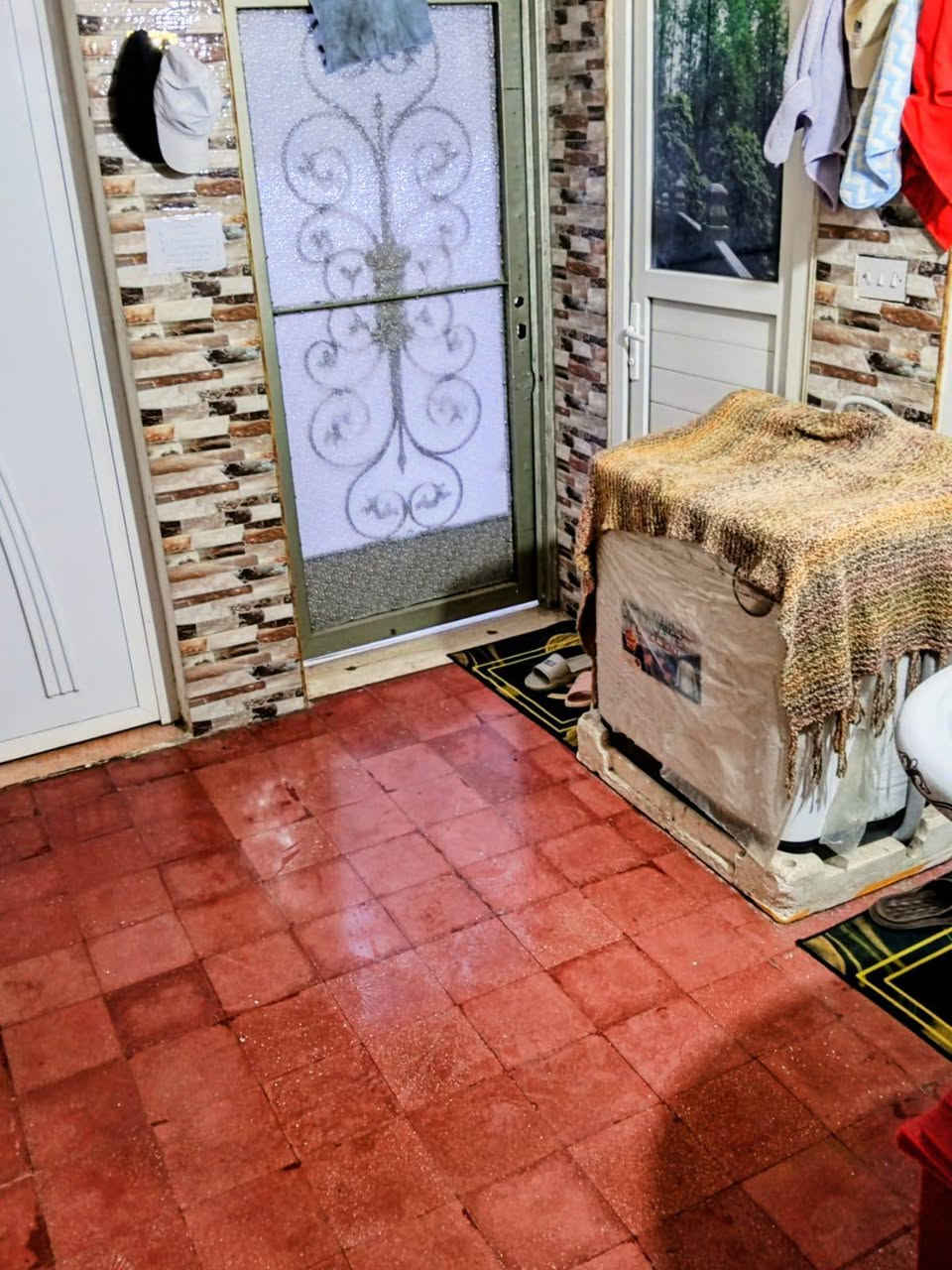 سلام عليكم
بيت ٣٠٠ متر طابو صرف ركن بالسكك
قرب السيطرة
غرفتين وصاله ومطبخين صحيات داخلية وخارجية وساحة ١٠٠ متر
للتواصل *********** بي واتساب
