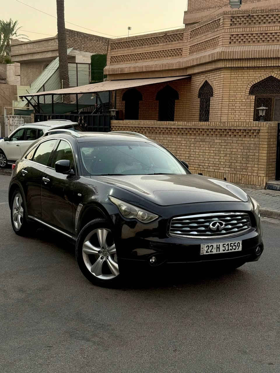 السلام عليكم للبيع
انفنتي موديل 2011 FX35 خليجي
مكينة 6 سلندر 3500
ماشيه 203 الف كيلو
رقم اربيل باسمي رقم جديد
بيها صبغ جاملغ امامي ايسر وباب الصدر 
السيارة فول مواصفات 1/1
عنواني بغداد الاعظمية
السعر 112 وبيها مجال بسيط للشراي
للتواصل ***********
