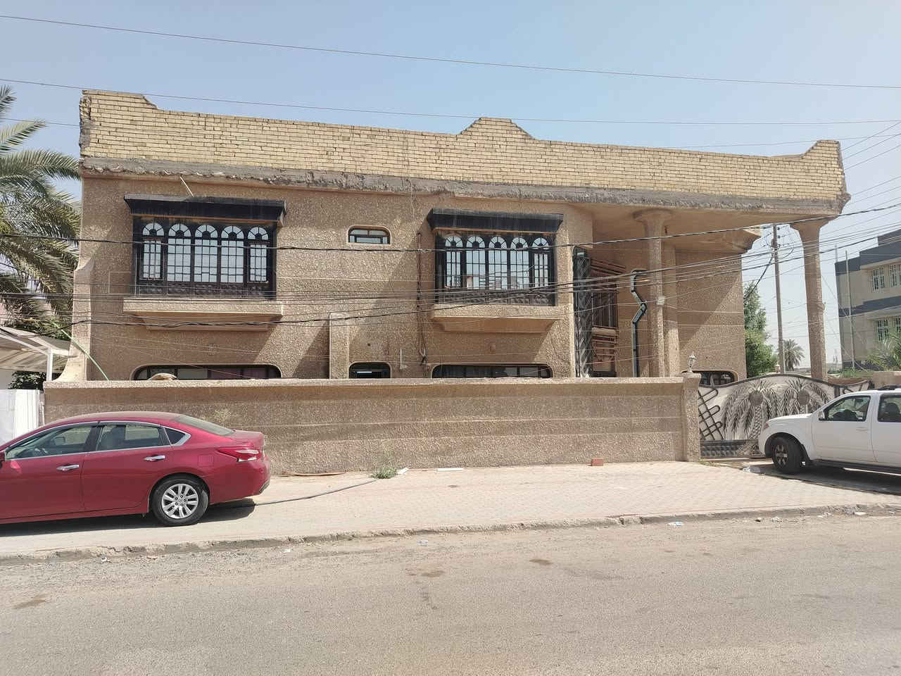 فرصه للاستثمار بشارع تجاري بحي الجهاد بالاطباء شارع عريض ٢٠ متر ورصيف كبير وواسع.. قطع من دار المساحه ٥٠ متر واجهتها خمسه متر ونزال ١٠ بنفس شارع جامع فخري ابراهيم شنشل  اي شخص يحب يستفسر يتواصل ويايه عالرقم اني صاحب الدار ***********
