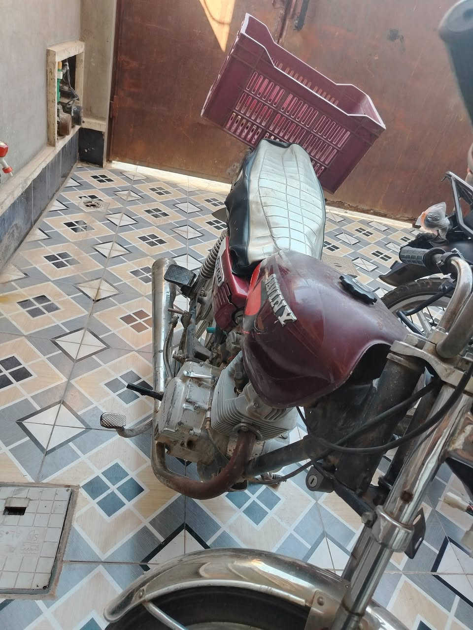 سيفون للبيع موديل ١٩ ونضيفه شاغله سعره يكون ٢٠٠ بيه مجال شي بسيط عنوان بعقوبه تقاطع الساده ع طريق عبدالله ابن علي تواصل ع هاذا رقم ***********
