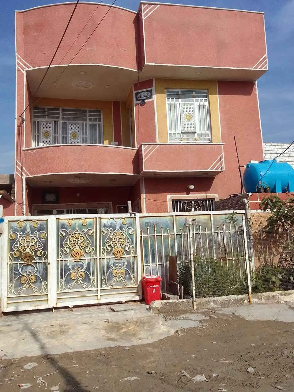 بيت مساحه104/ 8 في 13طابقين كامل بدون نقص 3غرفه نوم مطبخ مفتوح 3حمامات استقبال شارع تبليط ورصيف حديث بغداد الشعب حي الجزائر خلف السده فتحه المضخه طابوزراعي اتصال على رقم *********** ابومرتضى الكعبي
