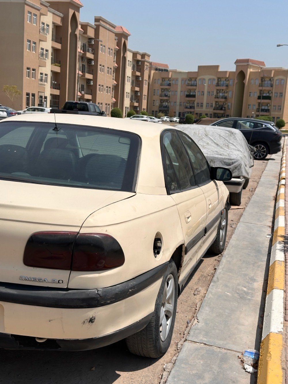 السلام عليكم ورحمة الله وبركاته… اوبل بزون خصوصي رقم بغداد موديل 1997 محرك2.0 كير اوتماتيك (مبدل بكير ميكانيكي) تبريدها منظومة جديدة ناقصها بس شحن غاز( لان صار بيها ليك وما سويته) منظومة تدفئة وكشنات جلد طبيعي الكشنات الامامية كهربائية ومشدودلها منظومة زينون وصدرها 65‎%‎ ناقصه بس بوش 
مكاني بغداد 
***********