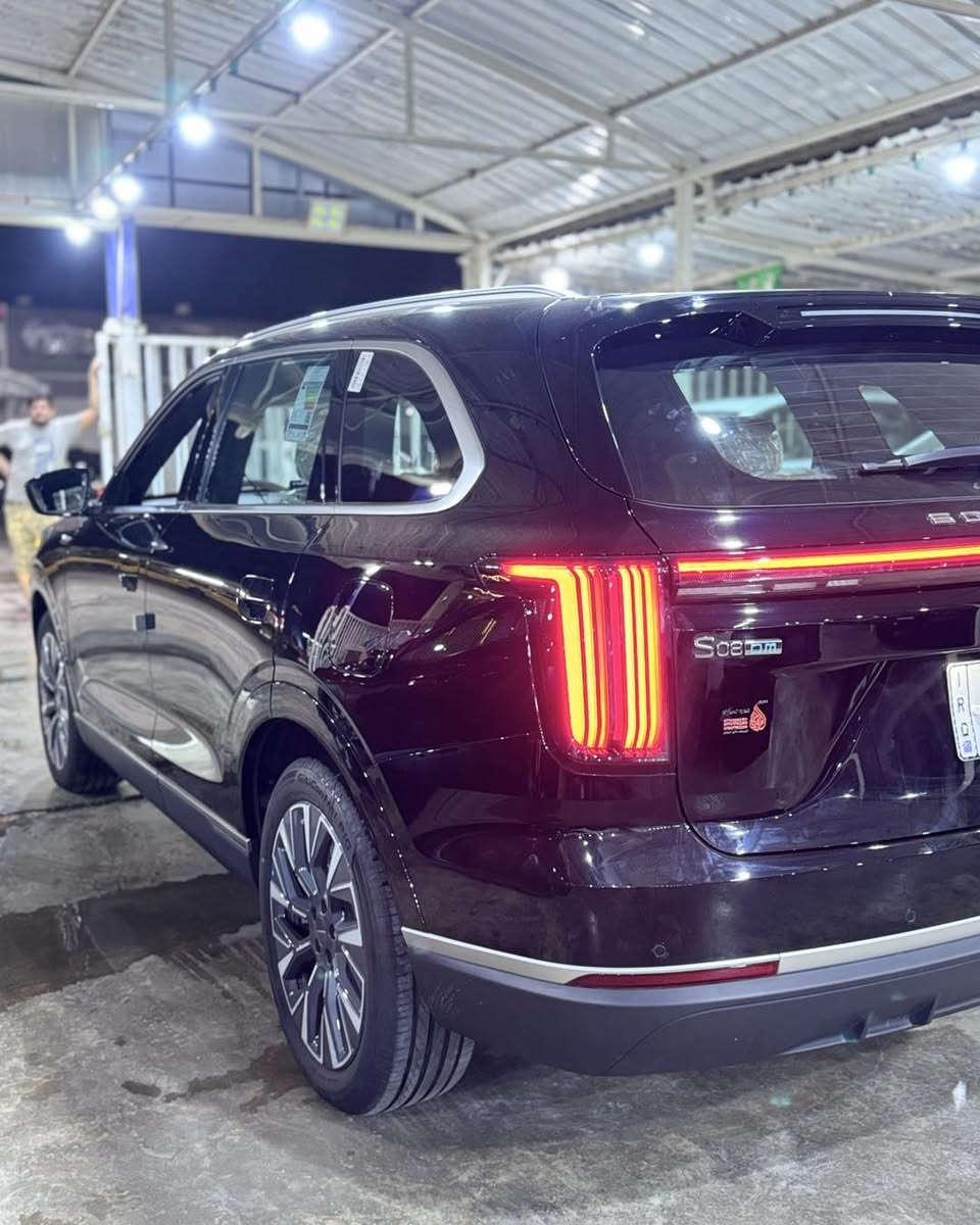 توفر لدينا من جديد 
سوئيست S08 1.5L Premium ‎ (بلگ-إن هايبرد🔋)

الموديل: 2027 (خليجي)
العداد: صفر كيلو متر
‼️مرقم بغداد جاهز ‼️
المحرك: 1.5 لتر. 4 أسطوانات تيربو، حقن مباشر / نظام هايبرد قابل للشحن (بلك-ان هايبرد)
القوة الاجمالية 347 حصان
عزم الدوران الاجمالي (نيوتن-م.): 525
ناقل الحركة: أوتوماتيكي مخصص لنظام الهايبرد DHT
نظام الدفع: دفع امامي
سعة البطارية كيلووات/س: 18.4
مدى الرحلات بالكهرباء فقط : 85 كم - CLTC 120 كم WLTC
مدى الرحلات الإجمالي (باستخدام الكهرباء والبنزين) : 1350+ كم

استهلاك الوقود: 4.9 لتر لكل 100 كم

الضمان الأساسي: 6 سنوات أو 200,000 كم (أيهما أولا)
ضمان المحرك: 10 سنوات أو 1،000،000 كم (أيهما أولا / للمالك الأول)
ضمان البطارية: 8 سنوات او 150,000 كم ( ايهما اولا)

المواصفات:
*ويل قياس 20 إنچ
*فتحة سقف بانوراما 1.1 م
*الصندوق كهربائي
*مسند الذراع الوسطي مزود بثلاجة فريز وتدفئة
*مثبت سرعة مع رادار تفاعلي
*نظام القيادة شبه الذاتية
*نظام الكبح التلقائي في حالة الطوارئ
*نظام تحذير الاصطدام الامامي
*كاميرات محيطية 540 درجة
*حساسات أمامية وخلفية
* مراقبة النقطة العمياء
*نظام تحذير مغادرة المسار
* نظام المساعدة للبقاء في المسار
*نظام تحذير فتح الباب
*شاشة عرض ترفيهية قياس 15.6 إنچ
*شاشة عدادات رقمية قياس 10.25 إنچ
*نظام صوتي متطور 12 سماعة
*نظام ابل كار بلاي واندرويد أوتو لاسلكي
*شاحن هاتف لاسلكي سريع
*مقصورة الركاب من الجلد الطبيعي الفاخر
*مقعد السائق والراكب كهربائي
*مقعد السائق والراكب مبردة ومدفئة
*مقعد السائق و الراكب ذاكرة
* مقاعد الصف الثاني كهربائية
*مقتعد الصف الثالث كهربائية مع طي وفتح كهربائي بالكامل
* شاشة تحكم بالتبريد لمس ومنفصلة للصف الثاني
* نظام تبريد منفصل للصف الثاني و الثالث
*إنارة محيطية متعددة الالوان
*مصابيح أمامية وخلفية أوتوماتيكية LED مع مصابيح نهارية
*نظام التحكم الذكي بالإنارة العالية
*المرايا الجانبية قابلة للطي كهربائياً ومدفئة مع ذاكرة
*دخول ذكي (بصمة) وتشغيل عن بعد
*خاصية إغلاق نوافذ وفتحة السقف عن بعد
* نظام تنقية الهواء PM2.5 مع شاشة وفلتر تنقية الهواء(N95)
*ماسحات الزجاج الأمامي مع حساس للمطر
*وسائد هوائية امامية وجانبية عدد 6

❌للطلب والاستفسار :

📞***********
📞***********
📞***********
📍

#معرض_الفرقان_لتجارة_السيارات
#بغداد_الكريعات_نهاية_شارع_الوقف
