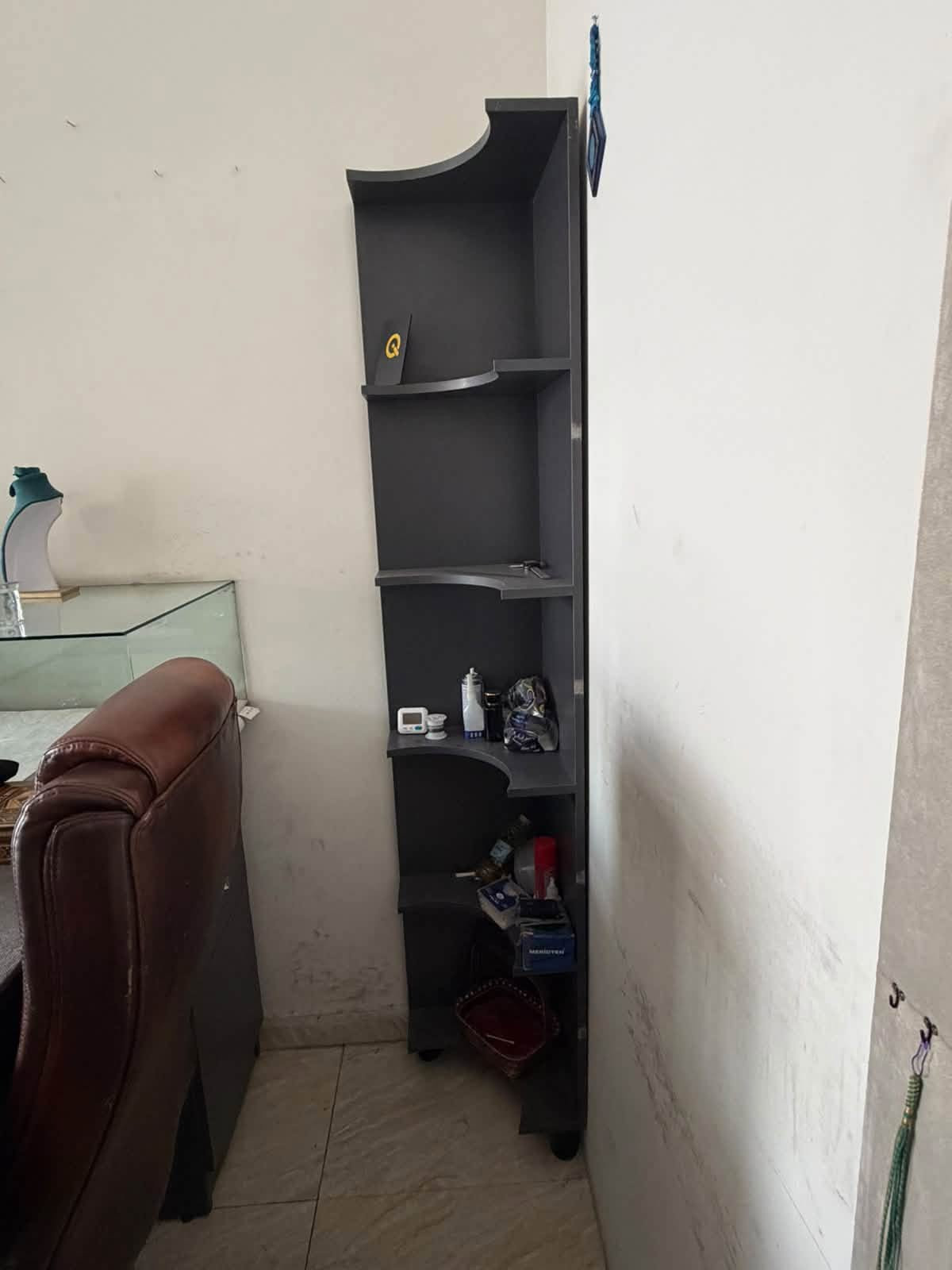 سلام عليكم غراض محل لبيع شلع 
فاترينات جدار عدد ٤ القياس 
مترين 120x
فاترينات ارضيه عدد ٣ ومن ضمنهم وحده بيه مجرات القياس 150x75
فاترينات عرض عدد ٢ القياس ارتفاع مترين والعرض ٨٥ 
زاويه عدد واحد 40x40 والارتفاع ٢٠٠
طبلات عدد ٢ 
قاصه عراقيه حجم كبير 70x100
قنفه عدد واحد
سعر الكلي للغراض مليونين وربع 
وسعر القاصه ٥٥٠ الف 
***********
