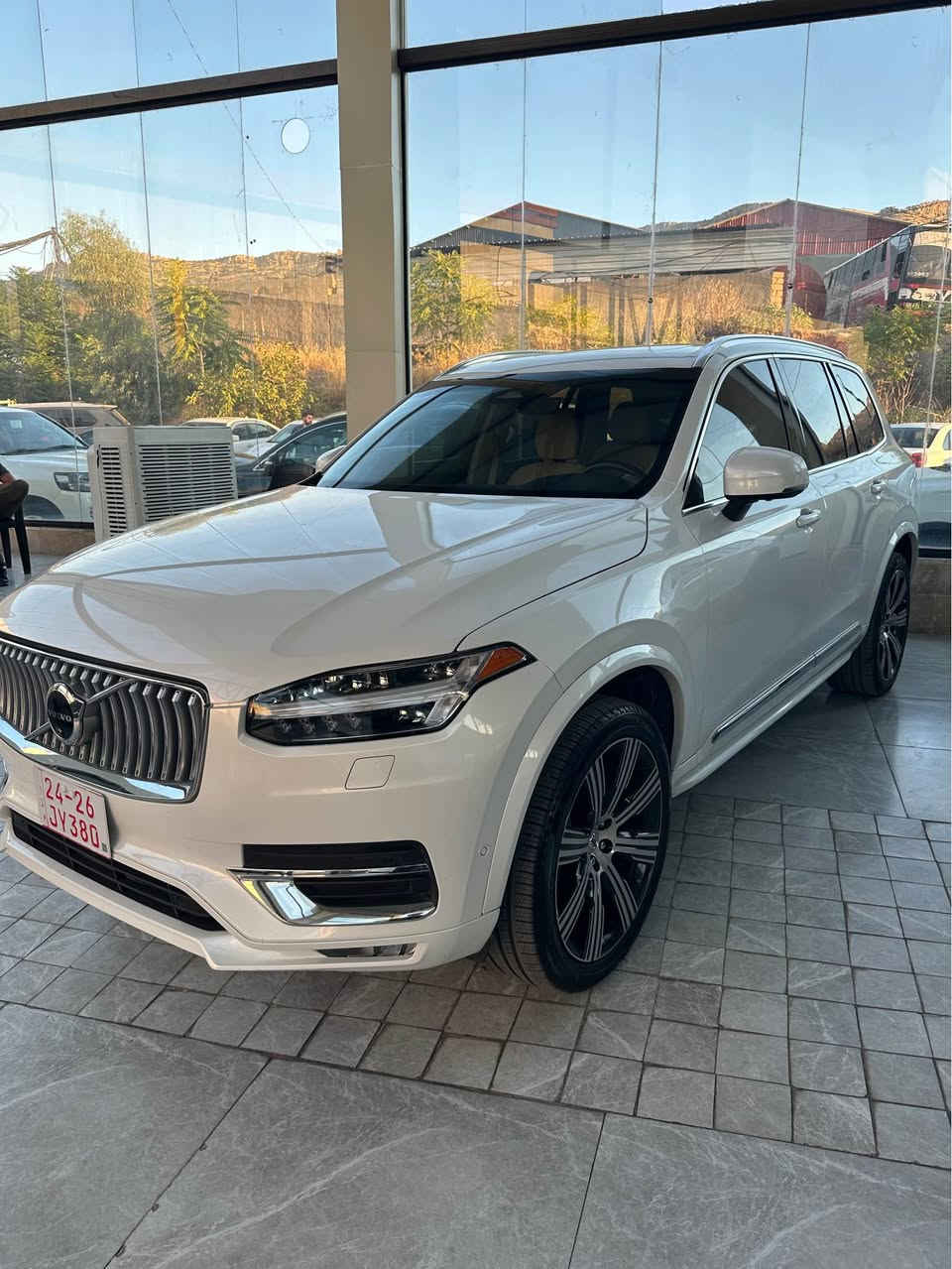Volvo xc90 B5 2024
فوفو ٢٠٢٤ فول مواصفات بي صبغة رقم كاتي ٢٦ هزار مايلا ريفه جوي سيارة كامل شرته كير مكينه رقمكرن كامل
سعر :٣٦٥ ورقة و مجال 
رقم : ***********
عربي

Volvo XC90 B5 2024
فولفو 2024 فول مواصفات بدون صبغ، رقم مؤقت، ماشية 26 ألف ميل. السيارة كاملة بشرط: قير، محرك، وتتسجل رقم كامل بشرط.
السعر: 365 ورقة (36,500$) وفيها مجال
رقم الهاتف: *********** دهوك, العراق
