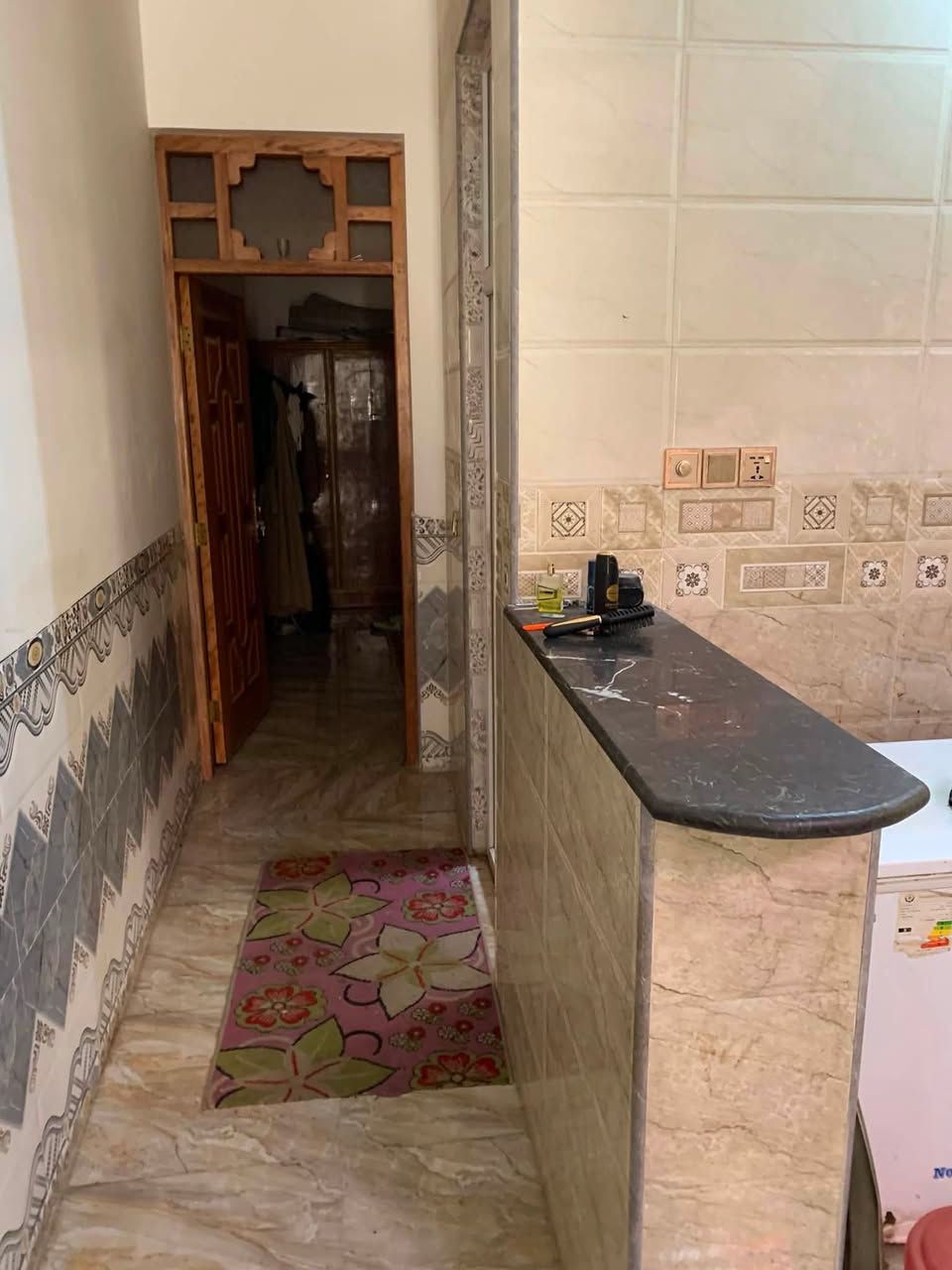 سلام عليكم بيت البيع مساحة ١٠٠زراعي٢٥ سند كاع ابو علي الدراجي ٥في٢٠ملحق الراسة بشارع ١٥ بناءدرجة اول ملاحظة بيت فارغ***********
