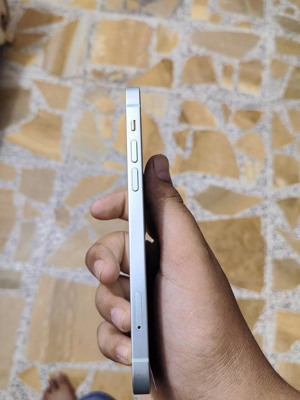 سلام عليكم اخوان ايفون ١٢ عادي ذاكره ١٢٨ نموذج M بطاريه ٨٨ بلاديه جهاز وتر بروف نفس ما تشوف نضافه جهاز بلادي جهاز بلادي وين ما تريد افحص تواصل ع رقم *********** وتساب سعره ٣٦٠ وبي مجال لا حد يراسل ع فيس بوك قافل رسال عنواني فلوجه اذكر جهاز بلادي

نص مكتوب في الصور:
- ٤:١٧ ٪٢٤ حالة البطارية والشحن < كما هو الحال مع البطاريات القابلة لإعادة الشحن، بطارية الهاتف قابلة للاستهلاك وتصبح أقل فاعلية مع الوقت. معرفة المزيد... الحد الأقصى للقدرة ٪۸۸ هذا قياس لقدرة البطارية مقارنة بقدرتها عندما كانت جديدة. قد تتسبب القدرة المنخفضة بتقليل ساعات الاستخدام بين عملية الشحن والأخرى. أقصى قدرة للأداء ستساعد الأنظمة المضمنة في النظام والمكونات في تخفيف آثار الأداء التي قد تلاحظها أثناء التقدم الكيميائي في عمر بطارية iPhone. شحن البطارية المحسن للحد من استنزاف عمر البطارية، يتعلم الـ iPhone من عادات الشحن اليومية، بحيث ينتظر ولا يتجاوز ٨٠٪ حتى يحين موعد حاجتك إلى استخدامه.