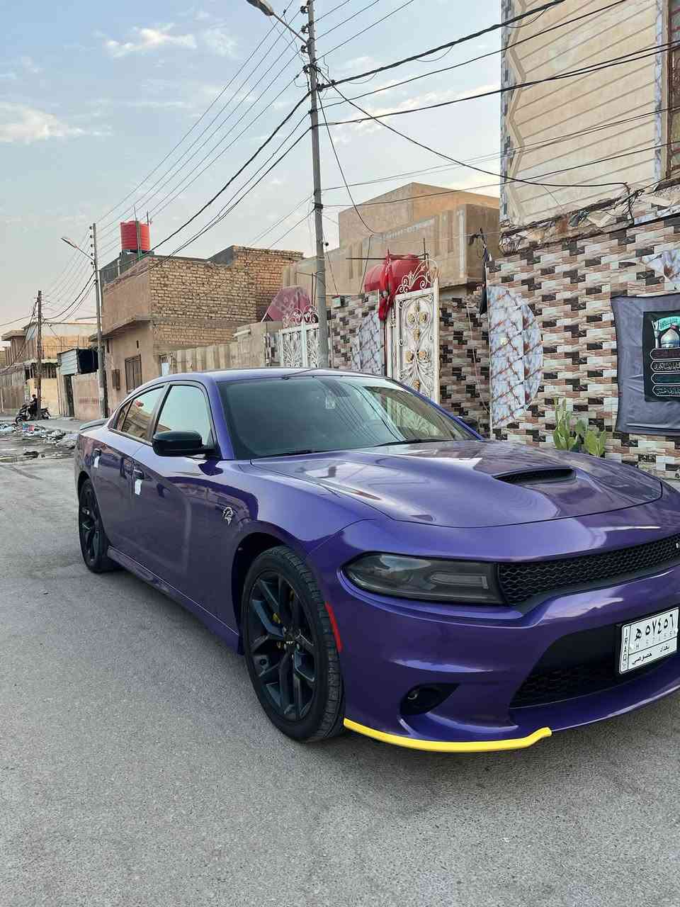 السلام عليكم 
دوج جارجر 2019 sxt
محدث جي تي رقم بغداد 
حادث سياره فقط كرده مثل ماواضح بصور الحادث 
بدون تبديل فقط صبغ سياره جاهزه من جميع النواحي 
مكان السياره (السماوه المركز )السعر 200 
للاستفسار   ***********

