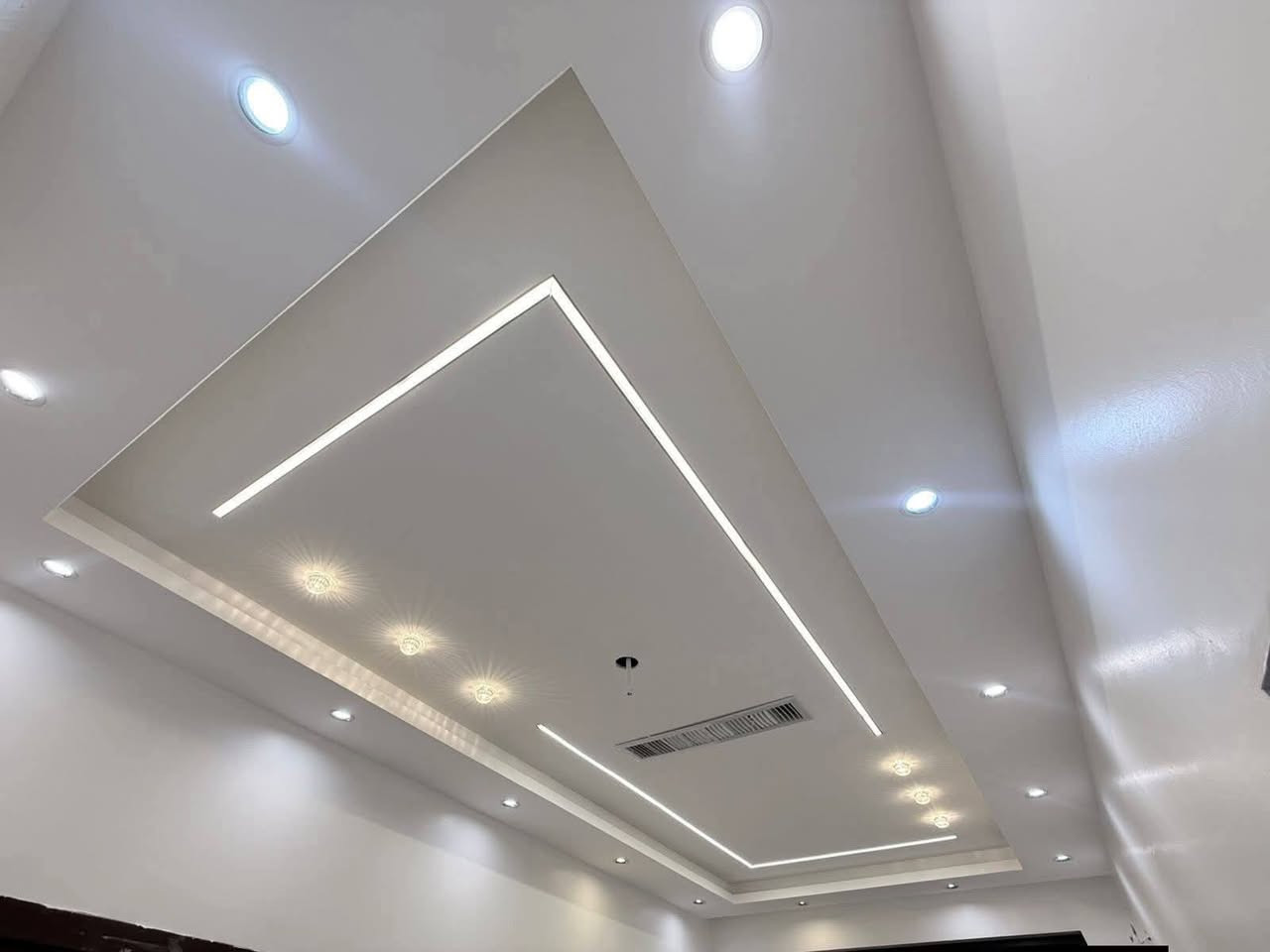 مستعدون عمل كافة اعمال ديكورات 🏡🛠️
.
سقوف ثانوية 🛠️
.
 جبس بورد🛠️
.
صبغ داخلي وخارجي 🛠️
.
 فلين داخلي وخارجي 🛠️
.
ارضية باركيه 🛠️
.
واجهات تلفزيون 🛠️
.
عمل كافة محافظات العراق ❤ 
👇👇👇
للتواصل معنا اتصل على الارقام او تواصل على واتساب : 
📞 ***********
