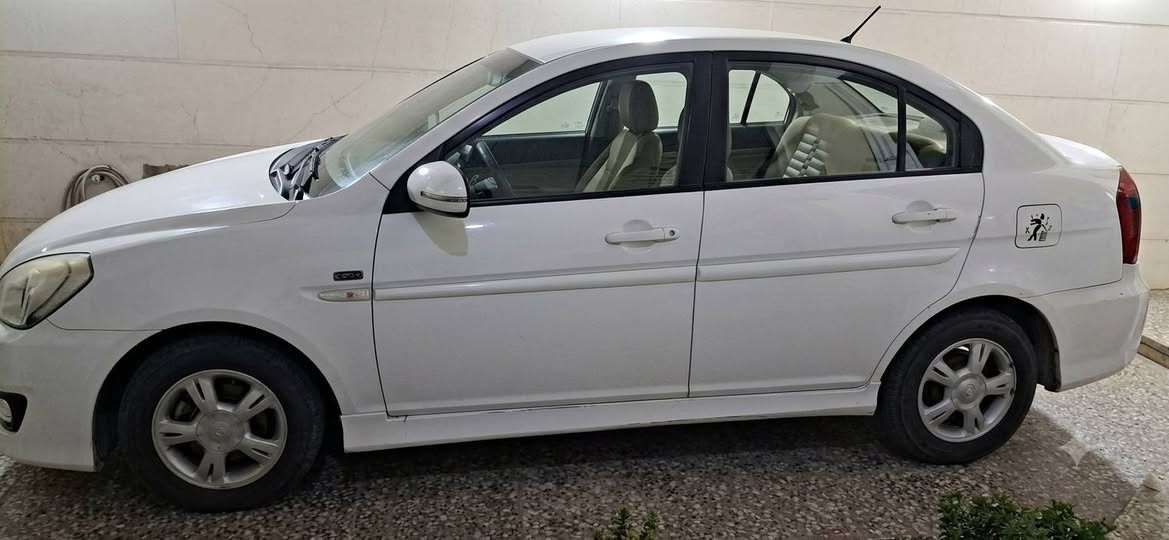 🚗 *للبيع هيونداي أكسنت 2011 - بغداد* 🚗

*المواصفات:*
- *الموديل*: هيونداي أكسنت 2011 رقم بغداد 
- *المحرك*: 1600 اقتصادي.. قطرتين المرغوب
- *الحالة*: مكفولة من الحادث  
- *الصبغ*: بيها رصعات خفيفة فقط، بدون دواخل
- *الإضافات*: كاميرا خلفية + تبريد ثلج+ اشاير بالمري الجانبية 

*السعر*: ٩٠
*المكان*: بغداد
*المراسلة *********** 

السيارة مابيها سونار إلي يريد يسوي سونار وكلشي واضح بالصور.@
