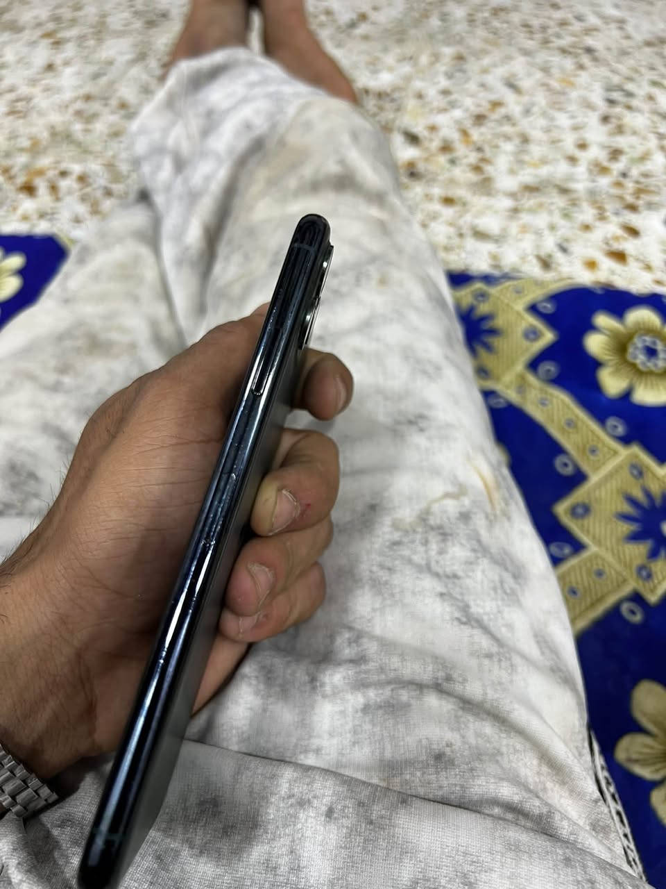 11por max
ذاكرة 256الجهاز مبدل شاشة اصلية واكف بي فيس ايدي والبطارية خدمة بطارية بلادية74 / 
الجهاز سعرة 250 وبي مجال ملاحضة الشاشة بيها شخوط..

نص مكتوب في الصور:
- 54 5:03 حالَة البِطاريَّة والشَّحن رسالة مهمة حول البطارية حالَة بِطاريَّة هذا الـ iPhone متدنية جدا. يمكن استبدال البطارية عن طريق أحد مزودي خدمة Apple المعتمَدين لاستعادة المستوى الكامل للأداء والقدرة. العثور على خيارات الخدمة... 74% الحد الأقصى للقدرة هذا قياس لقدرة البطارية مقارنة بقدرتها عندما كانت جديدة. قد تتسبب القدرة المنخفضة بتقليل ساعات الاستخدام بين عملية الشحن والأخرى. أقصى قدرة للأداء ستساعد الأنظمة المضمنة في النظام والمكونات في تخفيف آثار الأداء التي قد تلاحظها أثناء التقدم الكيميائي في عمر بطارية iPhone. شحن البطارية المحسن للحد من استنزاف عمر البطارية، يتعلم الـ iPhone من عادات الشحن اليومية، بحيث ينتظر ولا يتجاوز 80% حتى يحين موعد حاجتك إلى استخدامه.