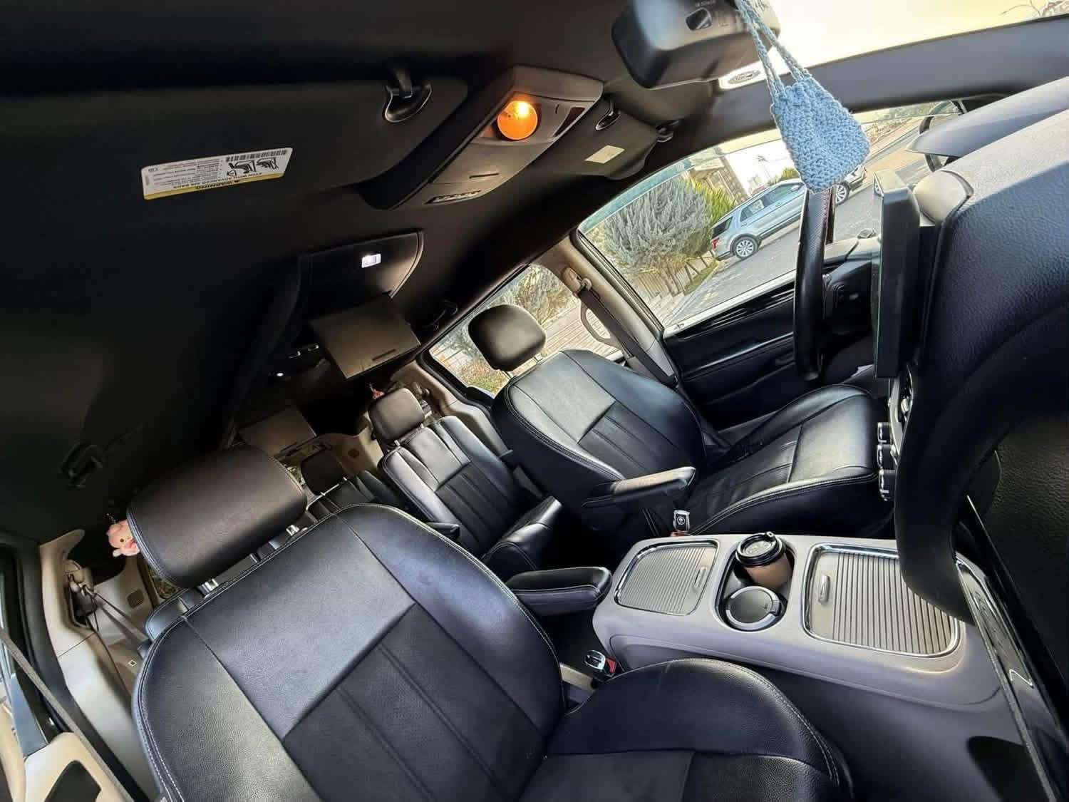 دوج كراند كارافان الجديد 2019
مواصفات  Vip الفئة Dodge Sxt

محرك 6 سلندر حجم 3600 vvt
دبل سويج تشغيل عن بعد
تبريد مركزي 3 قطع 
شاشة حجم كبير و كاميرة دوارة بلوتوث aux 
ابواب كهيربايي مع صندوق جةك
فتح الابواب عن طريق الكونترول و غلق الابواب 
تحكم ستيرين فول 
دبل كير اوتو و عادي 
كشنات جلد  وكشن السايق كهربايي و مساج
شاشات DVDبالقمارة
مرايات  الجوانب هيتر  

ماشي 180 الف مايل فقط 
7 راكب 
للسعر علق برقم ٢ ياتيك مباشر
السيارة كفالة بدون قطرة صبغ   
سيارة بيها سيستم غاز
رقم التواصل : ***********

العنوان دهوك

