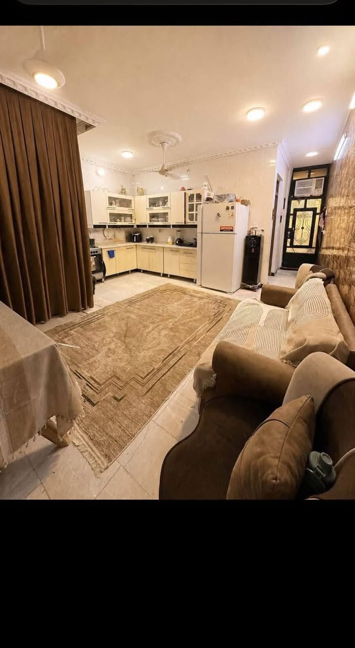 بيت  للبيع مساحته 125 متر واجهه 5 ونص ونزال 23  يحتوي ع 4 غرف نوم  هذه الأطابق الأرضي  استقبال ومطبخ  وحمام غرفة سويت  والطابق الثاني هم غرفة سويت وثنين عادي وحمام
شعب حي تجار  مقابيل كلية الامام الكاظم سعر 290 مليون وبي مجال 
للاستفسار الاتصال 

‭***********‬

‭***********
