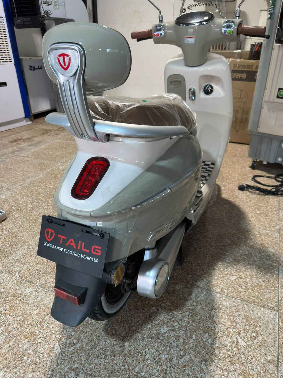 دراجه شحن Tailg R71 جديده البارحه اخذتها ب مليون وربع وي الخوذه … سعرها 950 الف قفل مكاني الزعفرانيه والكرادة للتواصل عل واتساب ***********

المواصفات :
3 سرع واعلى سرعه ٦٠ كيلو
تقطع 75 كيلو بالشحنه الواحده
٦ بطاريات گرافين

نص مكتوب في الصور:
- 9:33 78 R71 (Pa... Powered off and armed Connected Manual mode Voltage 73.0v Start Swipe right Sound Settings Find My Vehicle E-Seat Lock Arm Add GPS location, anti-theft alerts,remotely control the vehicle, beloved car account