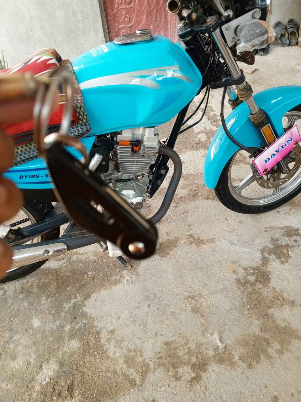 تين وجلاتين 😅
دراجه ديوان عضم سمائي فول البيع كلك مكفول موديل 23 سويج سجينه دراجه مثل ما واضح بالصوره  مكان طوريج الشراي يخابر 
                             ***********☎️
                         (  مراوس  بنامه نظيف )
