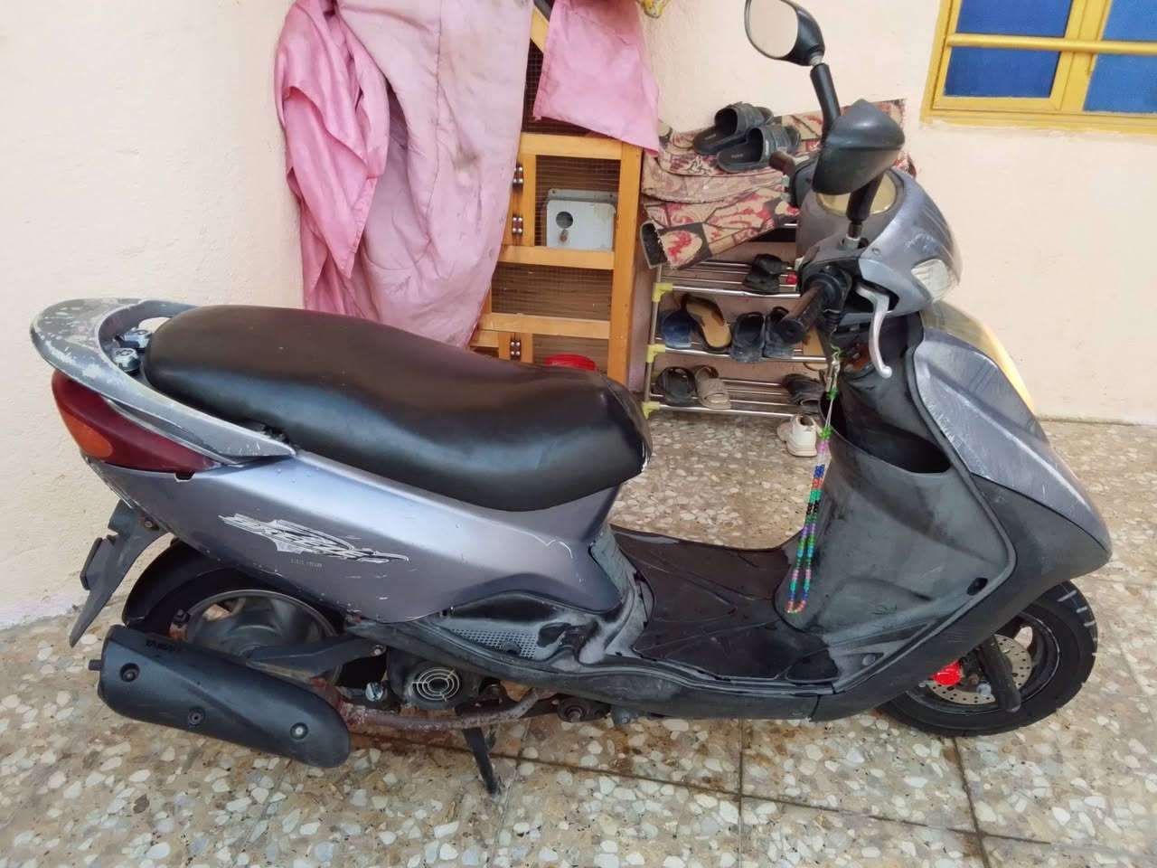سلام عليكم بريز للبيع بلاديه
كفرات بلادي سلف بلادي كابريتر 

دراجه نضيفه وصافيه ومحرك خير من الله تجي وتشوف بعينك تايرت جدد مسوي ادامه كامله مال كلجات تجي وتفحص جيب فيتر وفحص للصبح مكاني الشعب 

رقمي *********** متواجد وتساب و رصيد 

سعر525وبيه مجال للشراي
