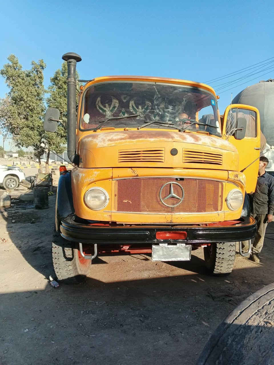 ابوردين عشراويه موديل 82 مكفوله كفاله عامه السياره بلاديه  رقمها بغداد  نكليزي الجديد للستفسار اتصل عل رقم ***********
