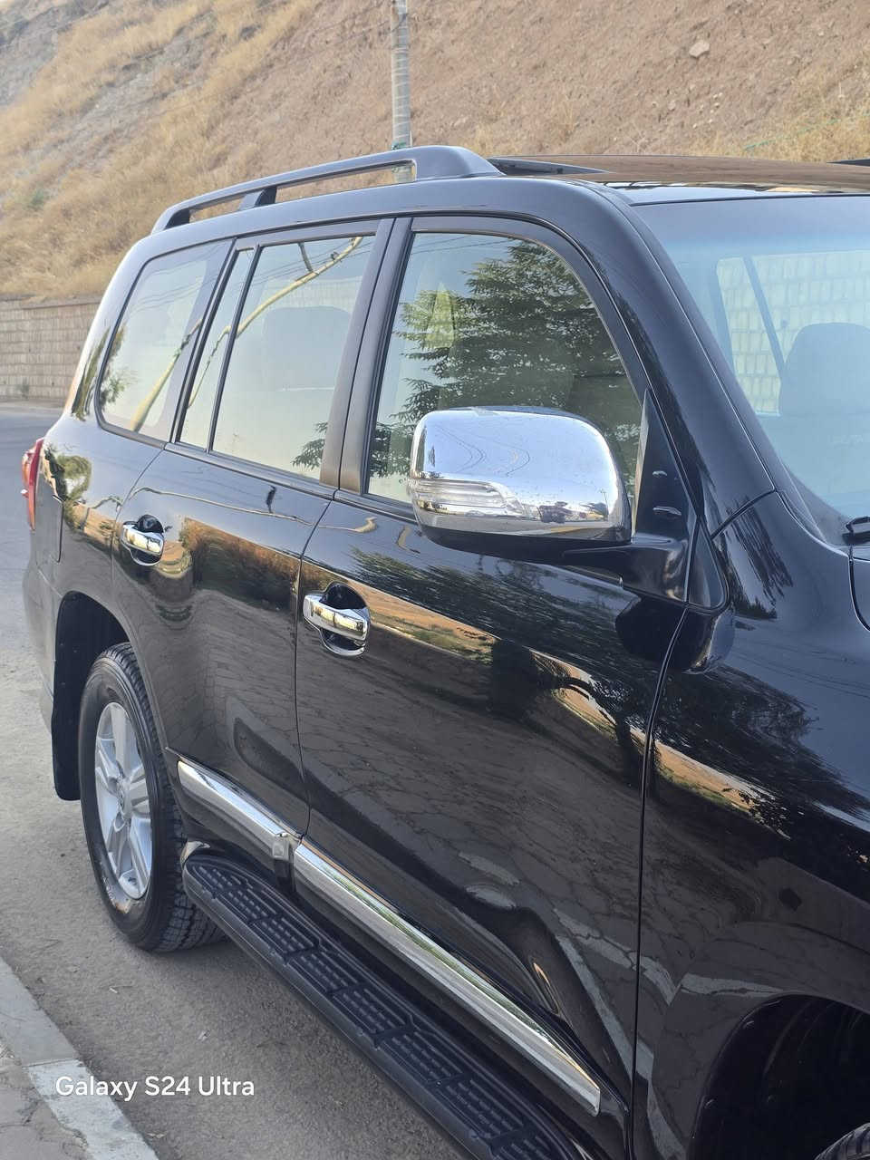 وەنەوشە لاندکروزەر 2013 برێم دەرەجە یەک شەریکە جیهان فول مواسەفات 6پستۆنە. مەکینە 4.6  گێر تۆماتیک_ بەسمە_ شەغال _182هەزاری هەقیقی ڕۆشتووە کوشینەکانی وەک بیلادی ماوەتەوە زۆر خاوێن و جوان ماوەتەوە بەس ماشاللەی ئەوێت لە ڕوبەروو جوانتر نەبوو هەقت بیت سەیارەکە هی ماڵ خۆمانە هی مەعرەز نیە (بێ سبوخ بێ کرانەوە )تەنها دوو جێ Pdr هەیە دانێکیان چاک نەکراوە دەعامی دواوە یەک پارچە سبوخ کراوە شوخت بووە بۆ جوانی سبوخ کراوە سەقفەکەی کەمێک کاڵبوونەوەی هەیە سەیارەکە ماڵی دۆستە کەم سەیارە ئەوانە خاوێن ماوەتەوە 
ژ.م:***********
نرخ:355گەڵا و  مەعمەلەیەکی کەم 
شوێن:کۆیە_تەقتەق
