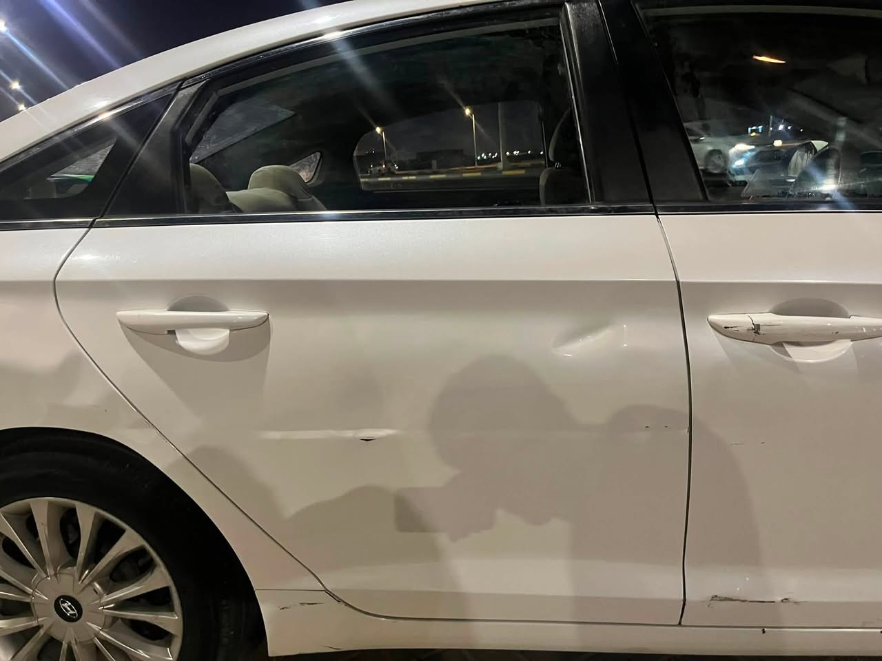 سوناتا 15 خليجي
محرك 2400  دوش ( مرغوب ) 
قطعتين تبريد و تدفئه  خلفي
كامره خلفيه 
سياره بيها ملاحظات مثل ما موجود بالصور 
رقم بصره ب اسمي تحويل ثاني يوم
ب 155 ورقه وبيها مجال للجيه 
  نقد ابيع مو اقساط
مكاني بصره - قبله 
رقم *********** 
مو شراي لا تكسر بحلال العالم
