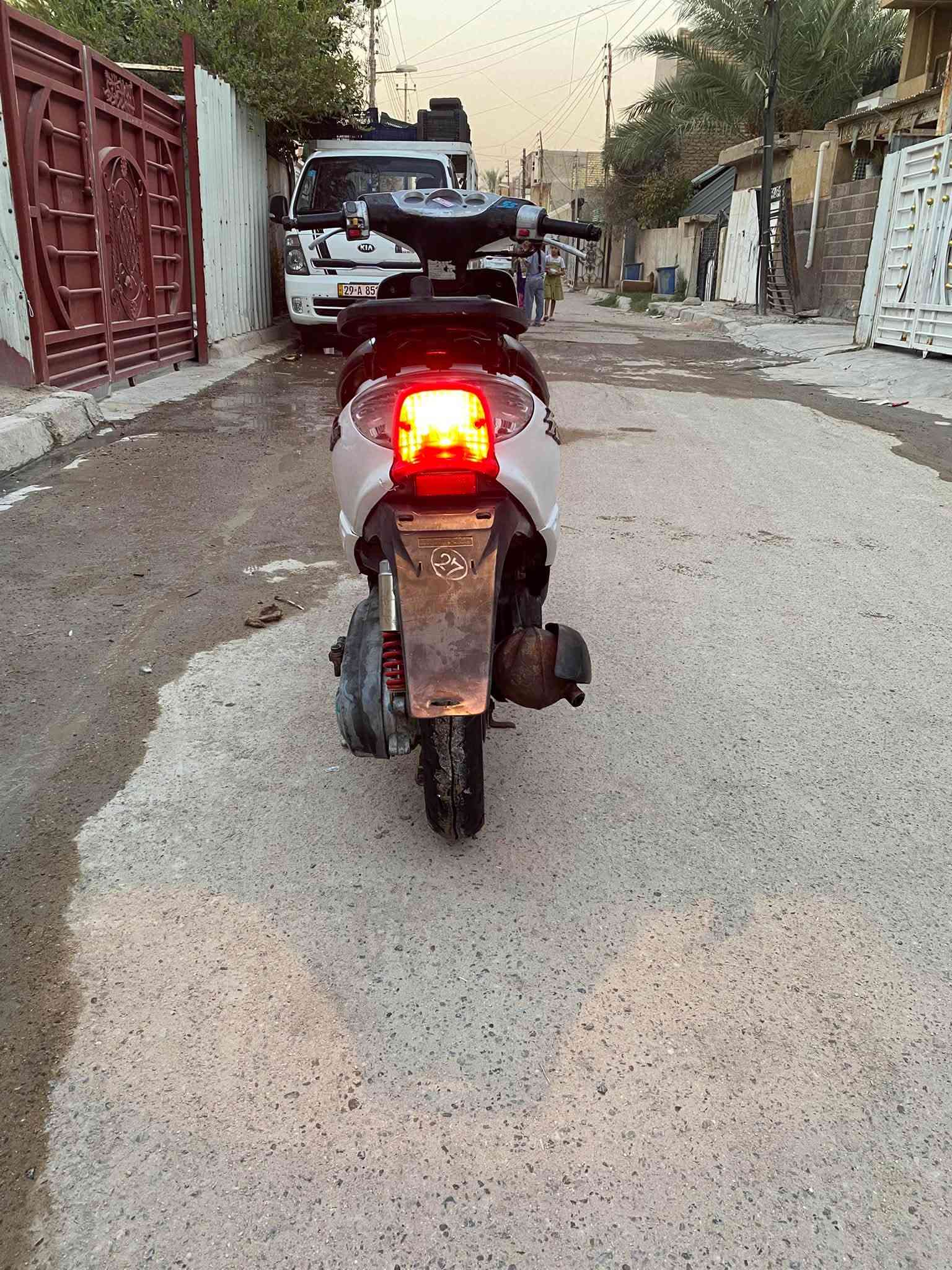 سلام عليكم للبيع دراجه سبايزر رياضي ويل كب رياضي دبل خلفي رياضي دراجه جديده حيل لون ابيض بلادي دراجه اخت رمبة  جديده برغي مامفتوح منهة جديده حيل وجاهزه اي نقص ما بيهة كلهة شغاله كهربائيات شغاله نكره سلف وهندر كيجات شغاله كفرات بلاديه دراجه جديده حيل محرك ناعم اخرس ما مفتوح شلعه ومعدل تخبل اوراق كامله دراجه بلاديه سعر (425)وبيهة مجال بسيط جدا(رجاءً لحد يكسر بحلال عالم) رقم الهاتف (***********) مكاني بغداد الغزالية
